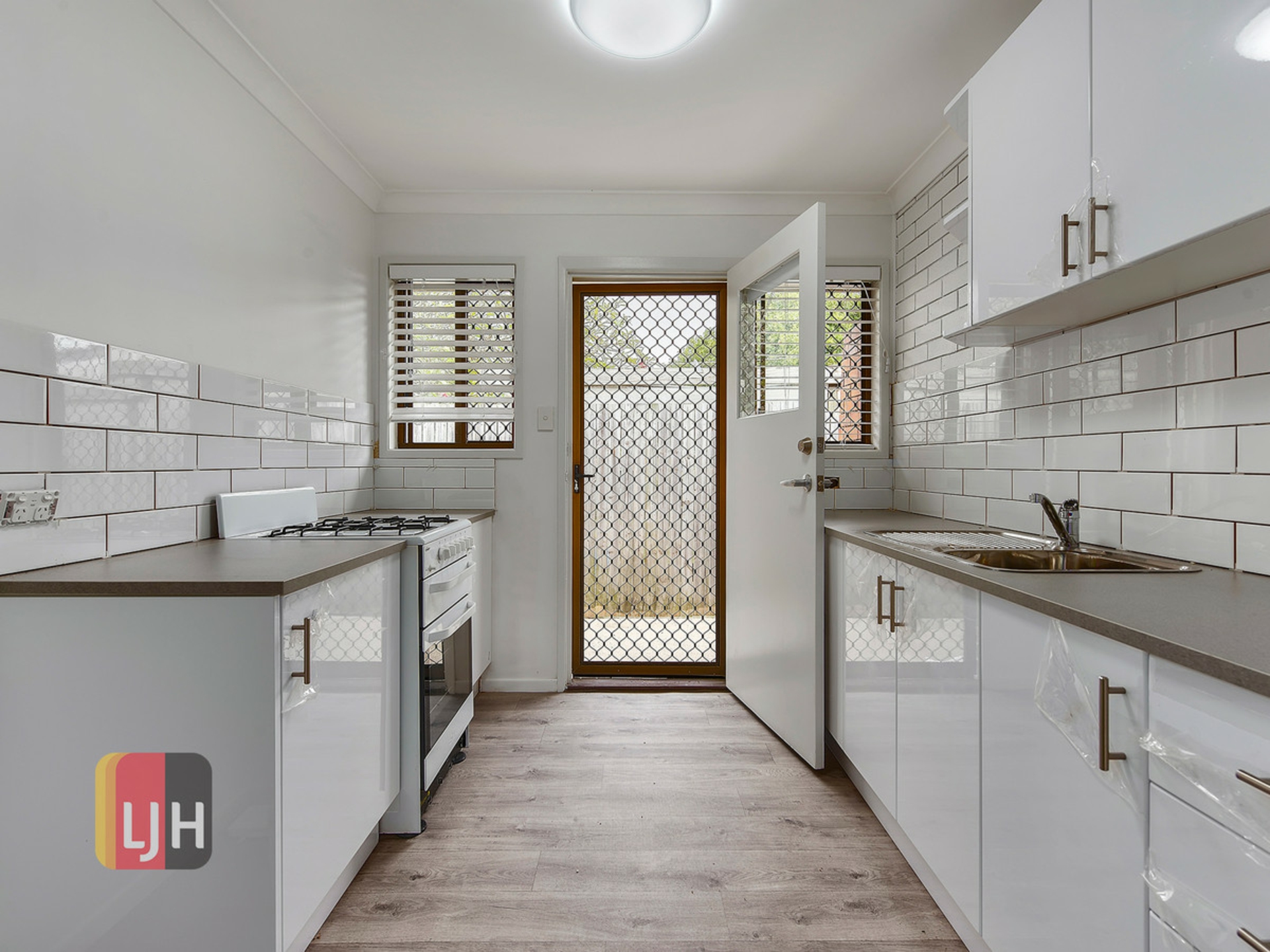 2/39 Ellen Street Woody Point QLD Unit for Rent LJ Hooker