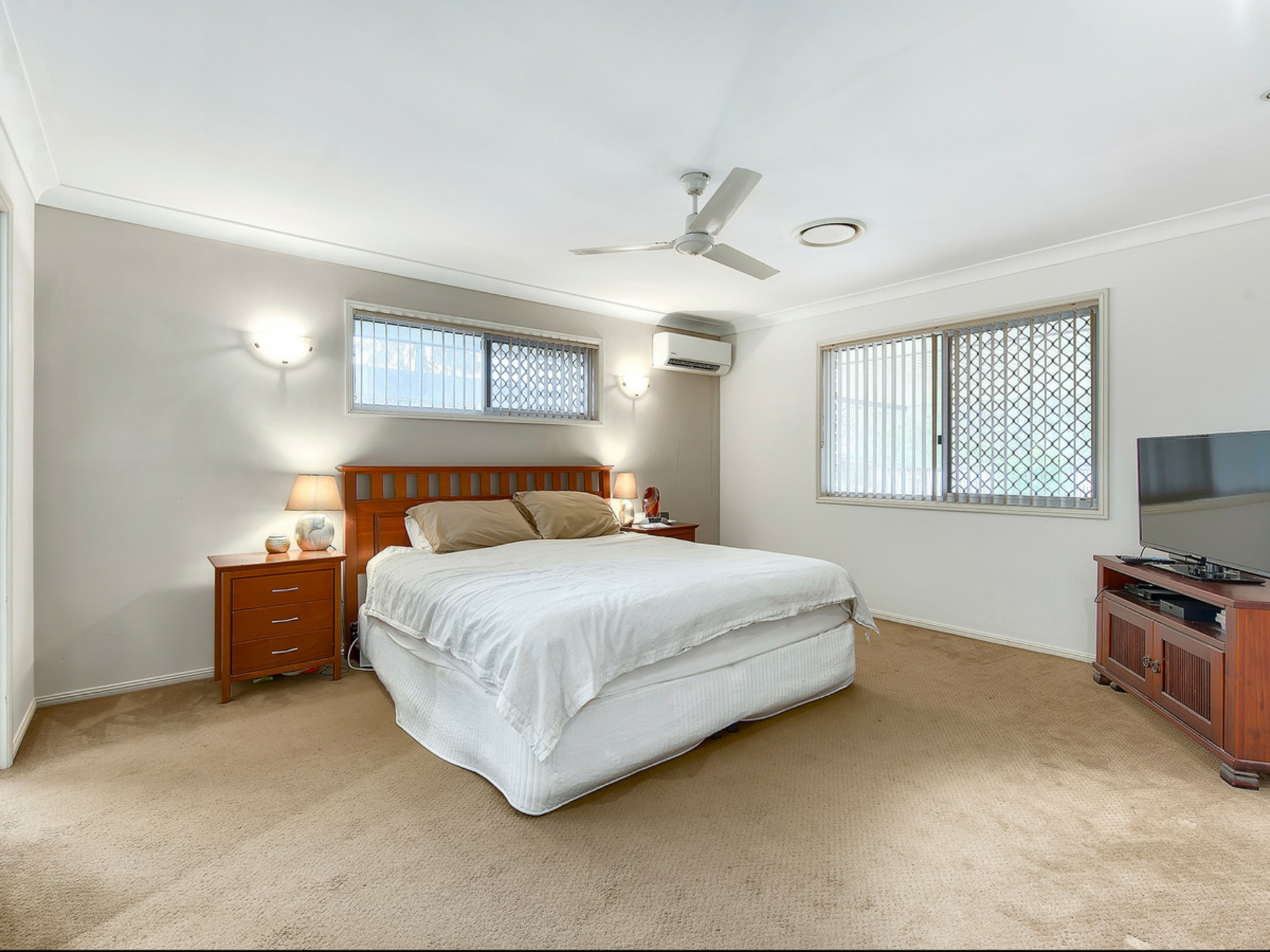 8 Augusta Court, ALBANY CREEK