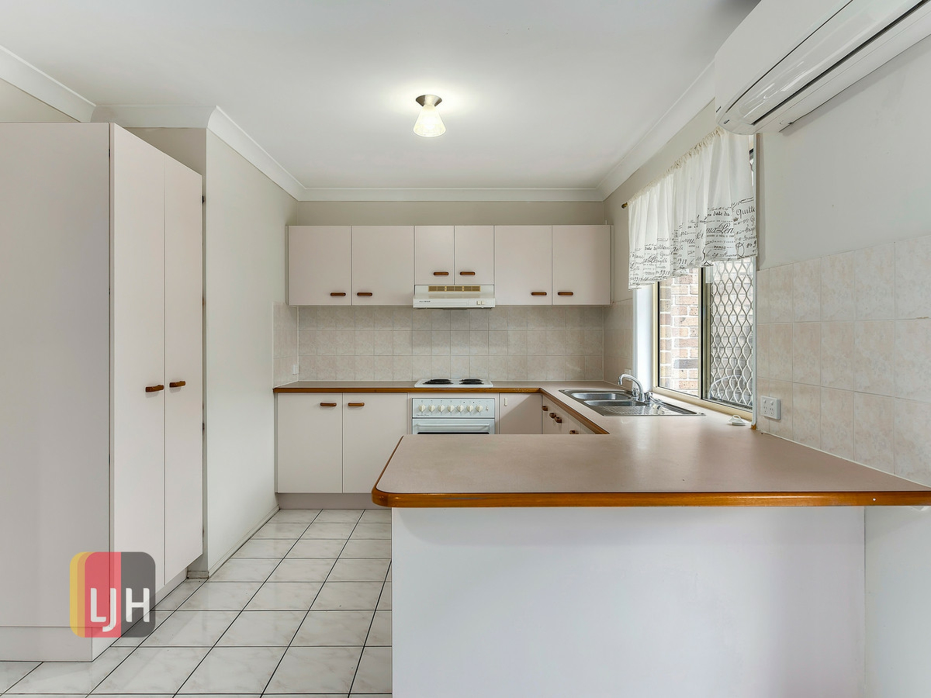 2/10 Rhodes Street, STAFFORD