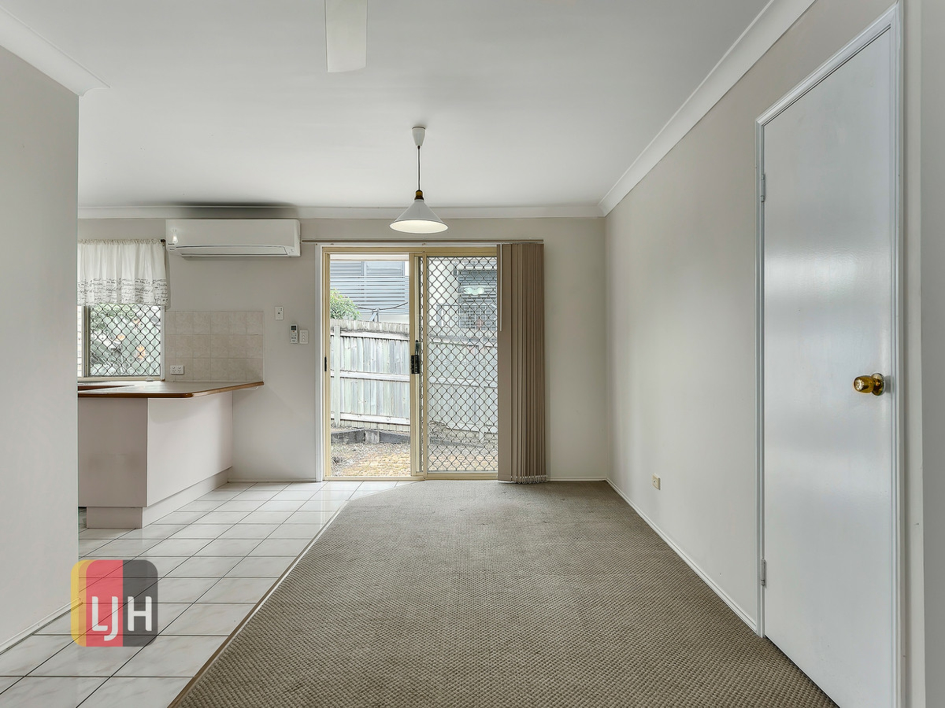 2/10 Rhodes Street, STAFFORD