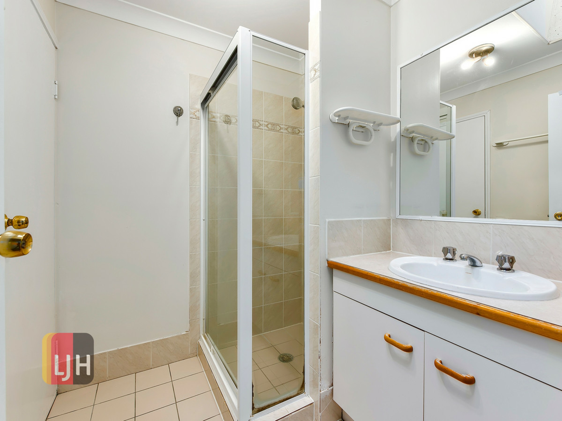 2/10 Rhodes Street, STAFFORD