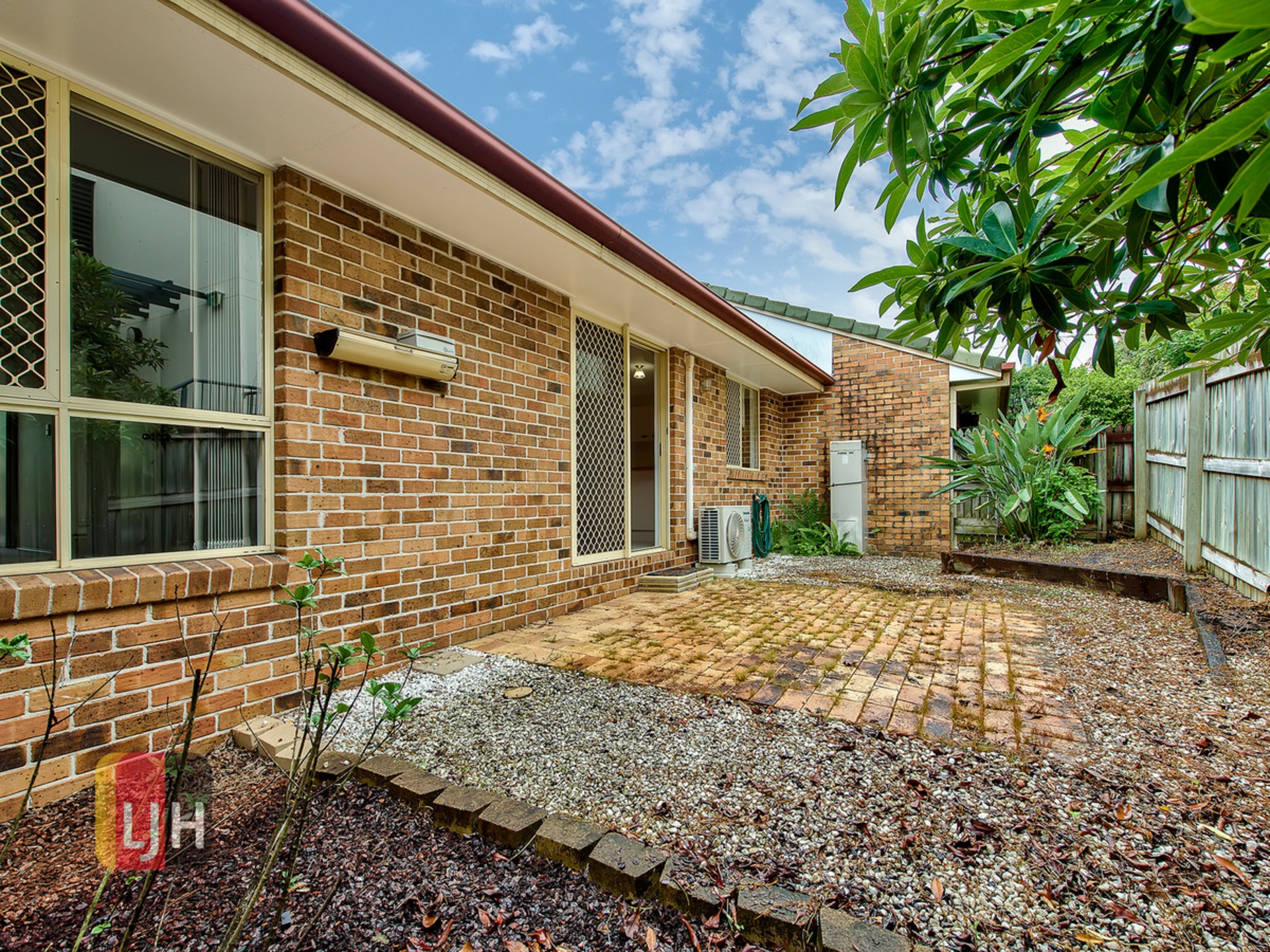 2/10 Rhodes Street, STAFFORD