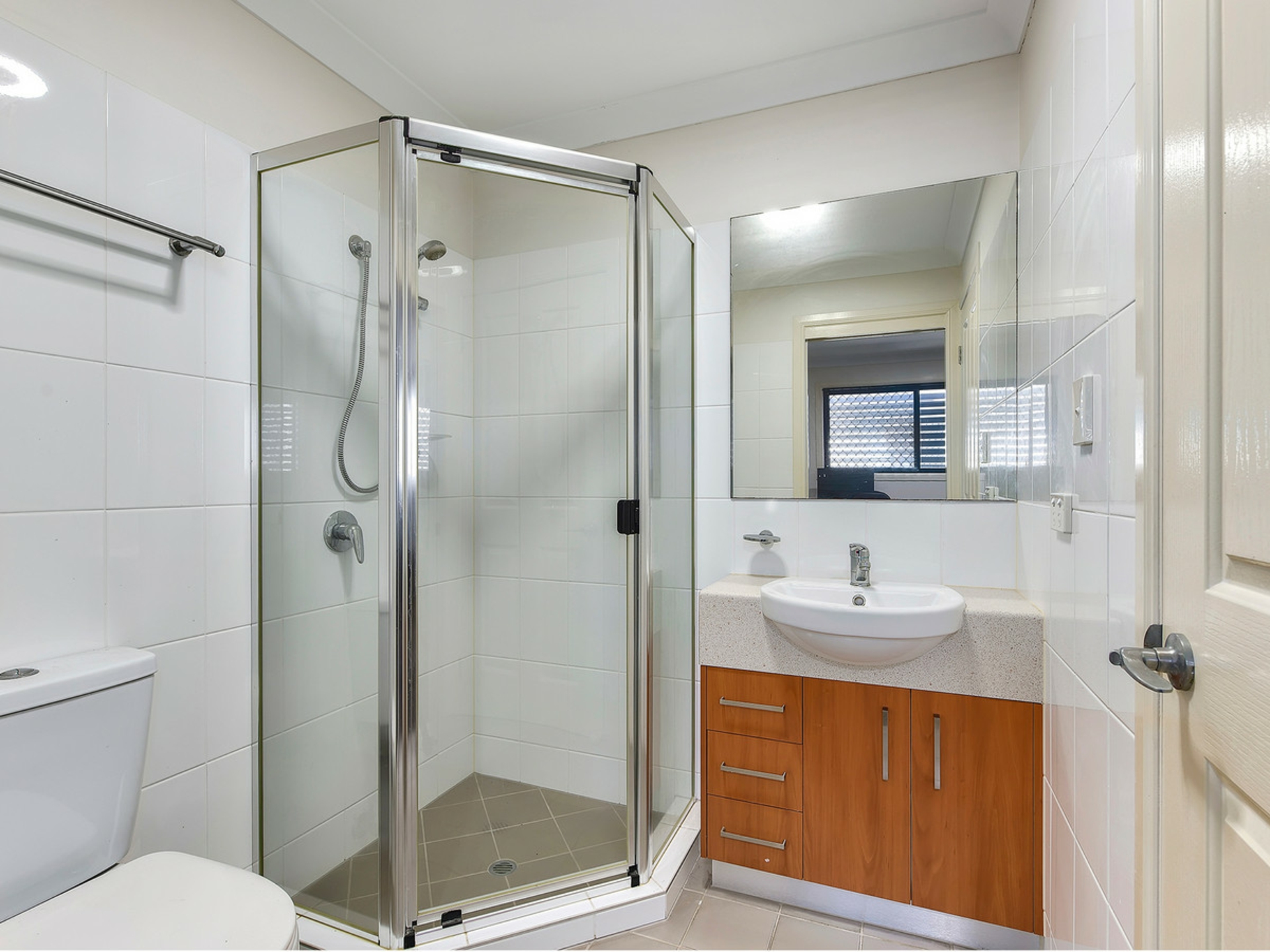 2/5 Rhodes Street, STAFFORD