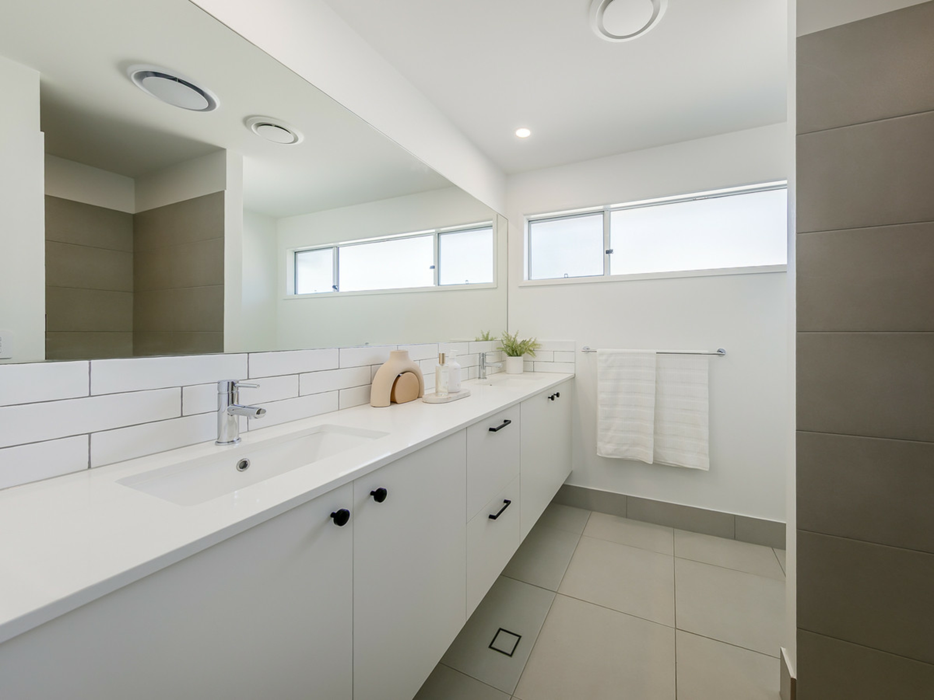 35 Farrant Street — photo 10 of 14