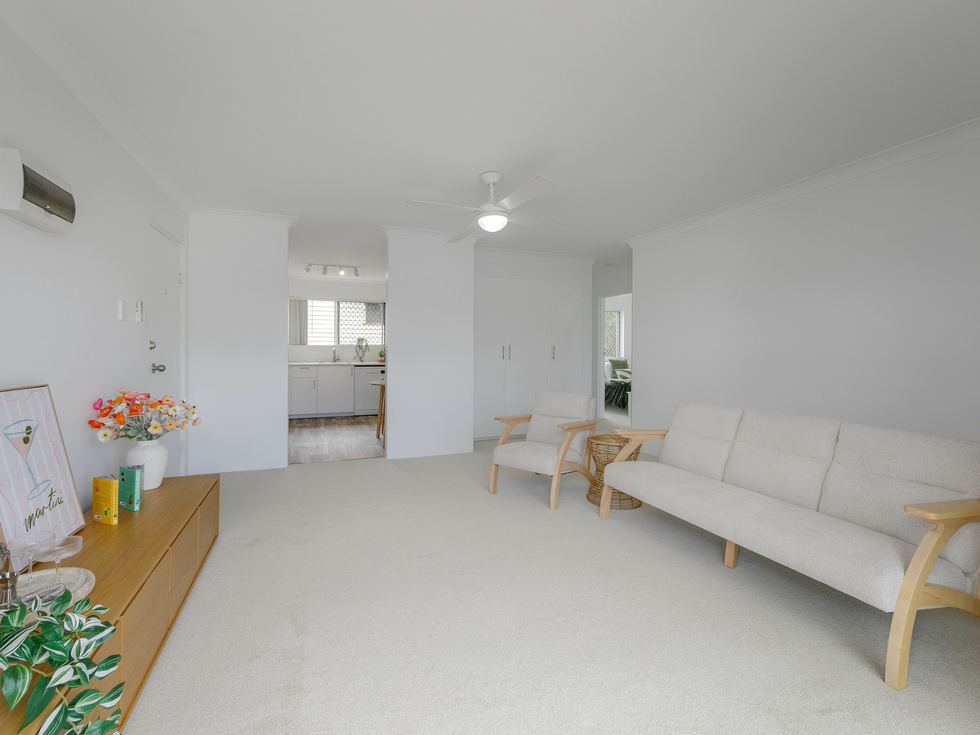 2/8 Blackmore Street — photo 2 of 11