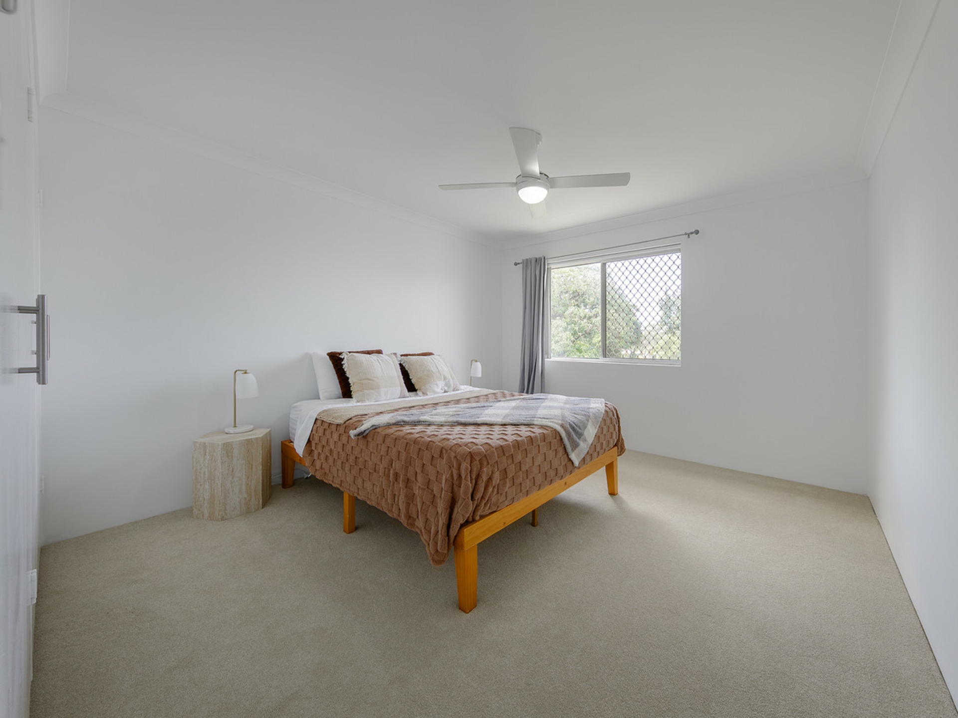 2/8 Blackmore Street — photo 7 of 11