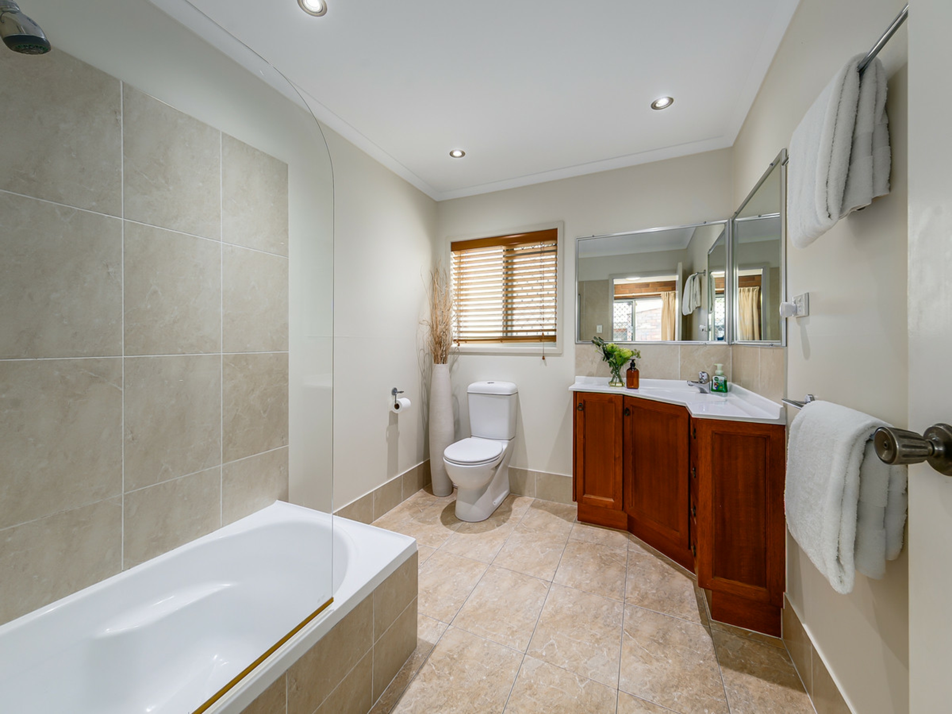 31 Chaplin Street — photo 8 of 13