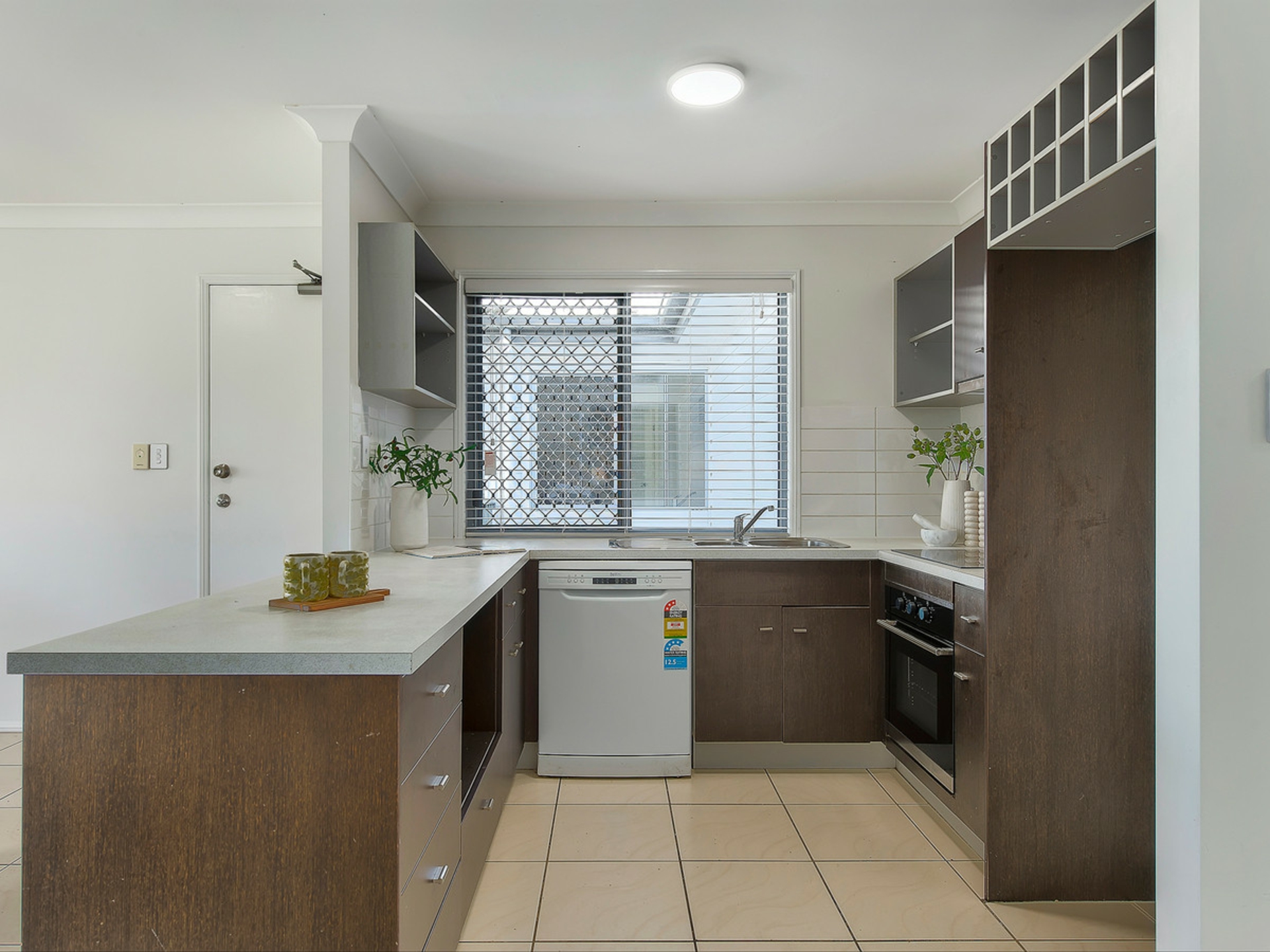 5/60 Villa Street — photo 3 of 13