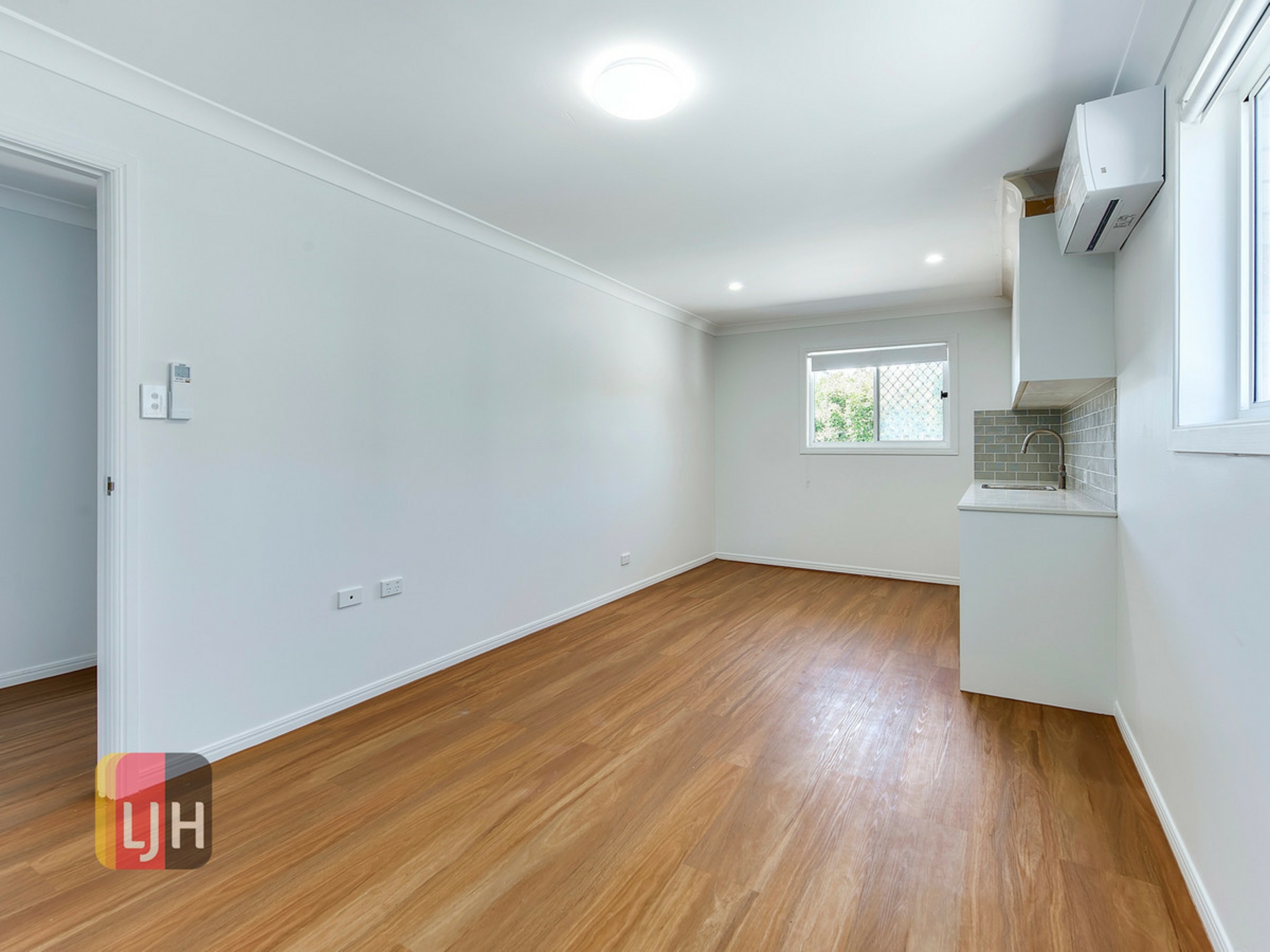 2/63 Broughton Road — photo 3 of 8