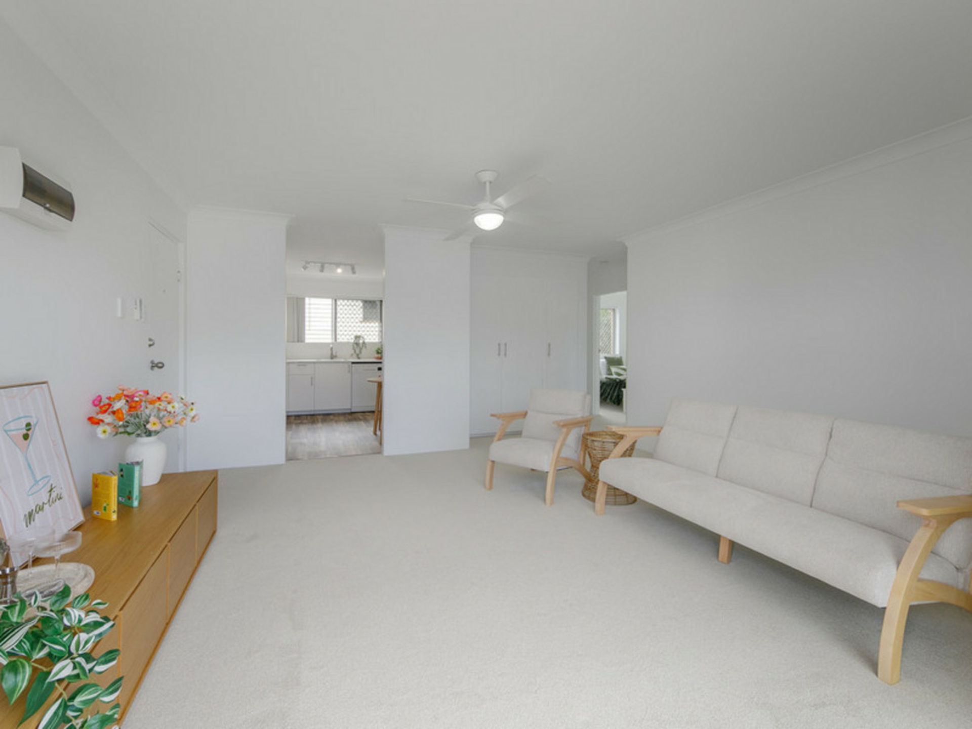 2/8 Blackmore Street — photo 3 of 11