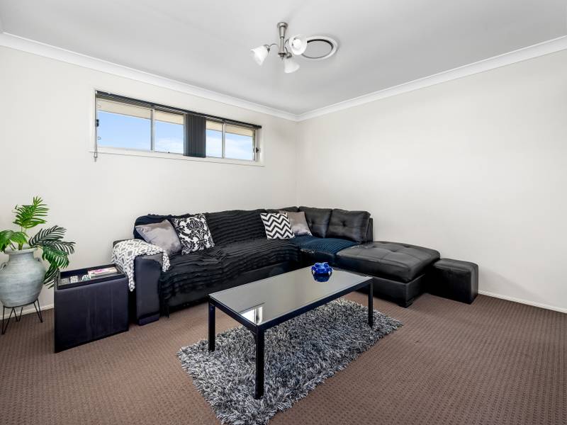 73 Clayton Crescent, RUTHERFORD