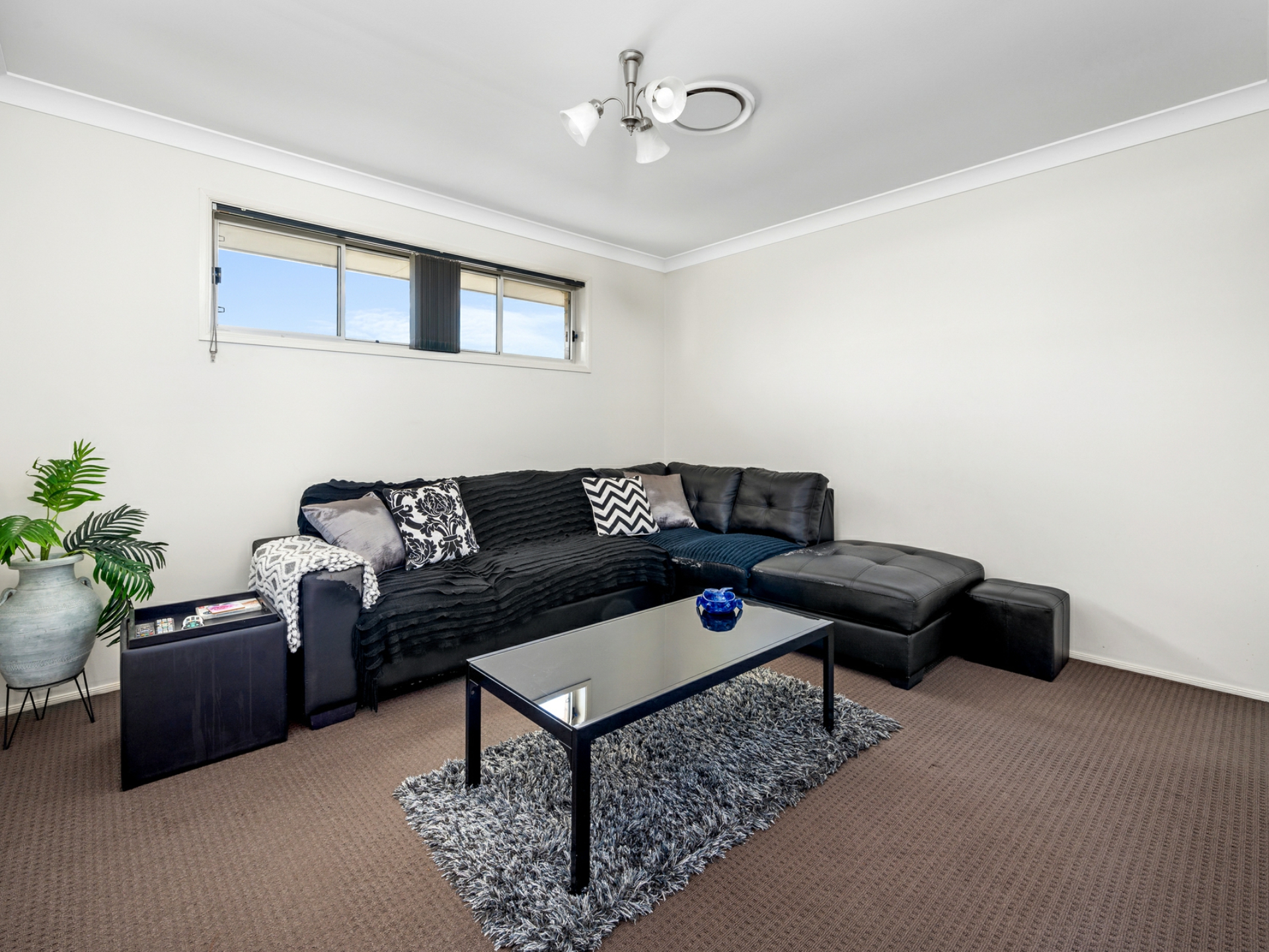 73 Clayton Crescent, RUTHERFORD