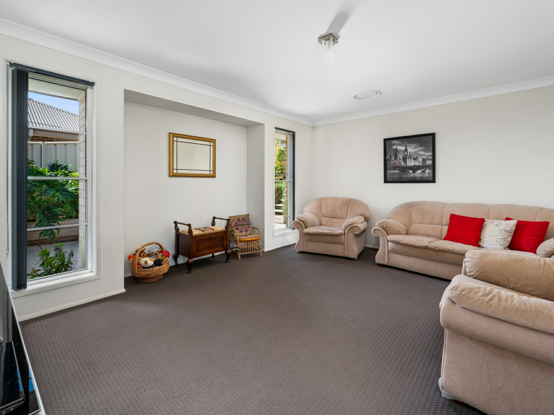 73 Clayton Crescent, RUTHERFORD