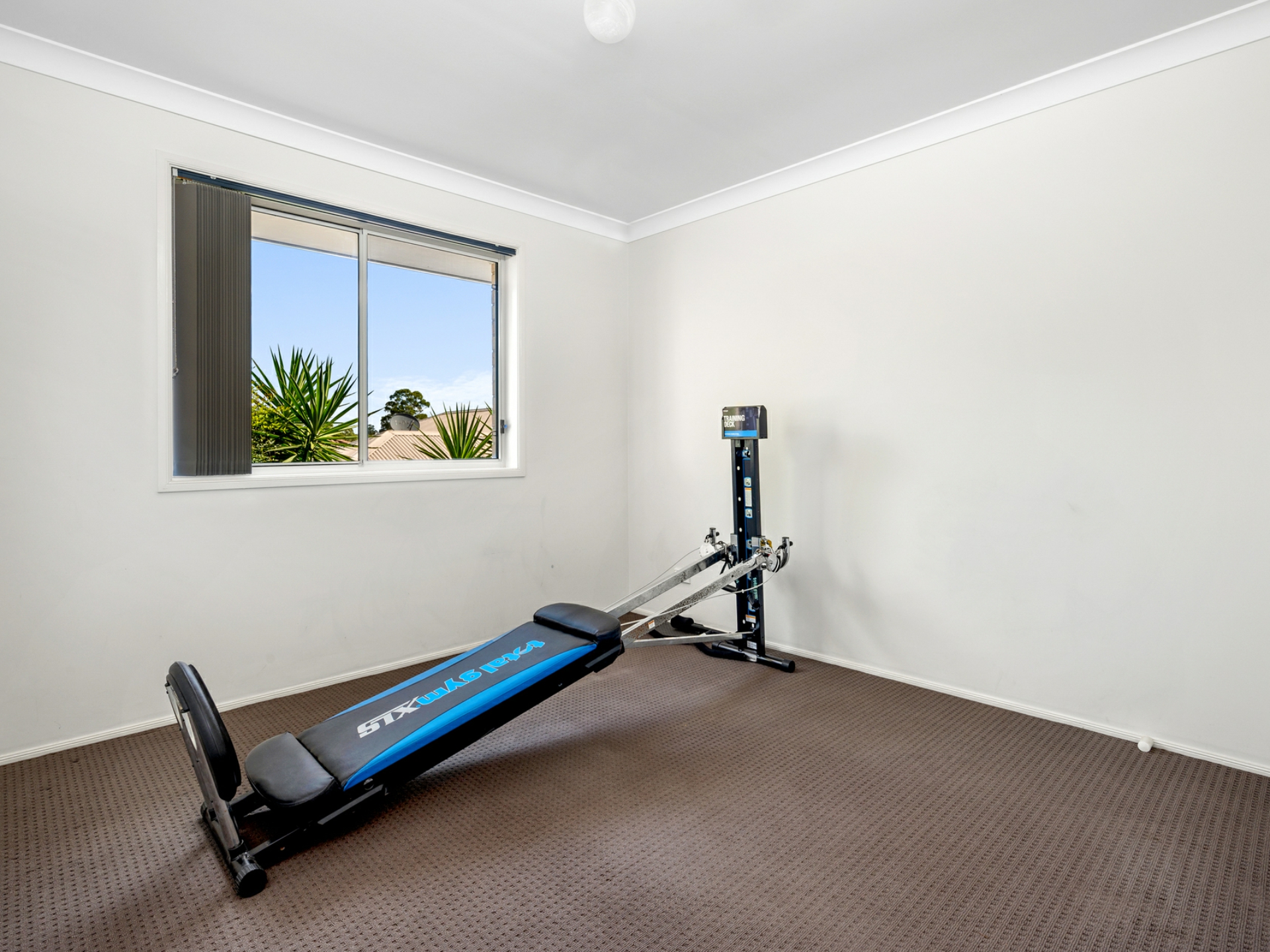 73 Clayton Crescent, RUTHERFORD