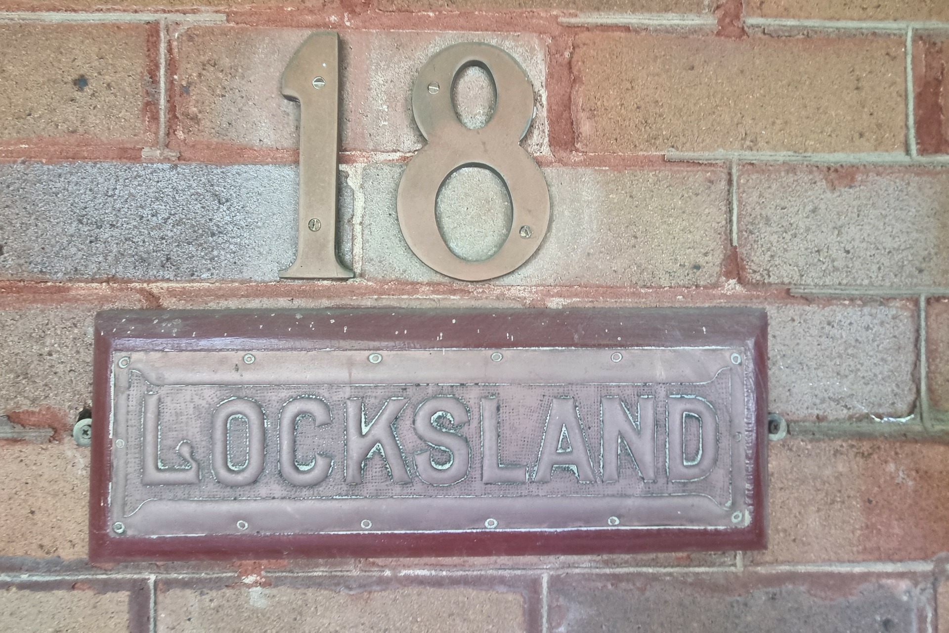 18 Queen Street, LORN