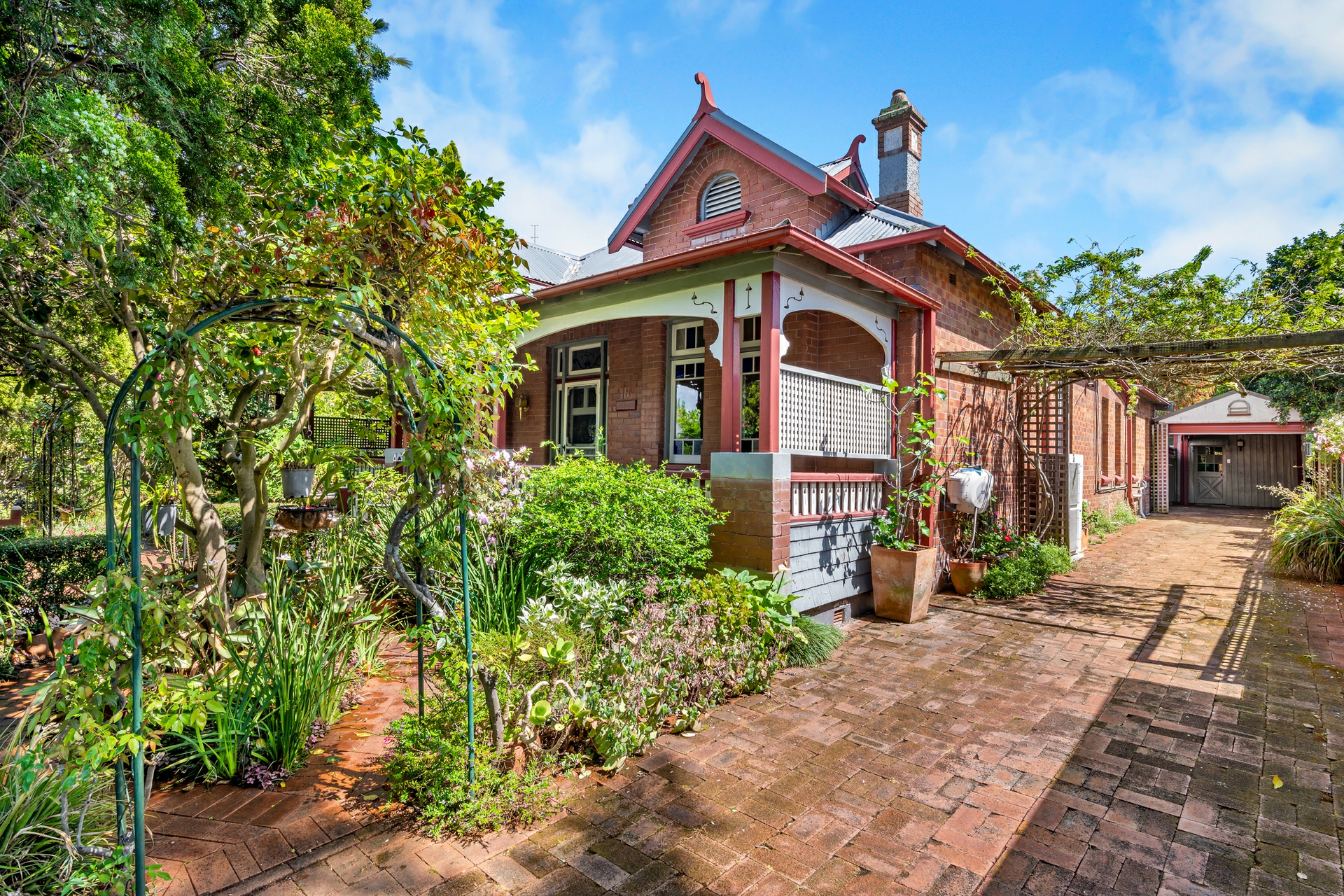 18 Queen Street, LORN