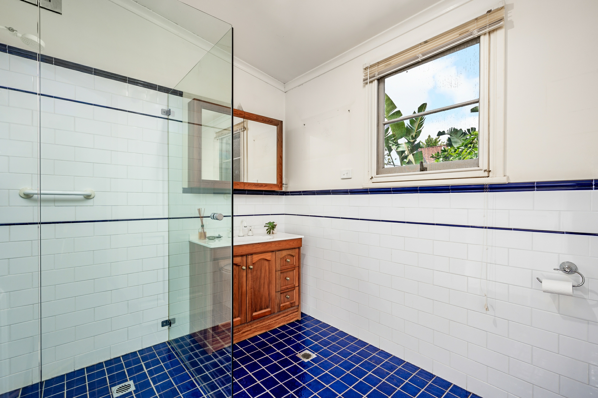 18 Queen Street, LORN