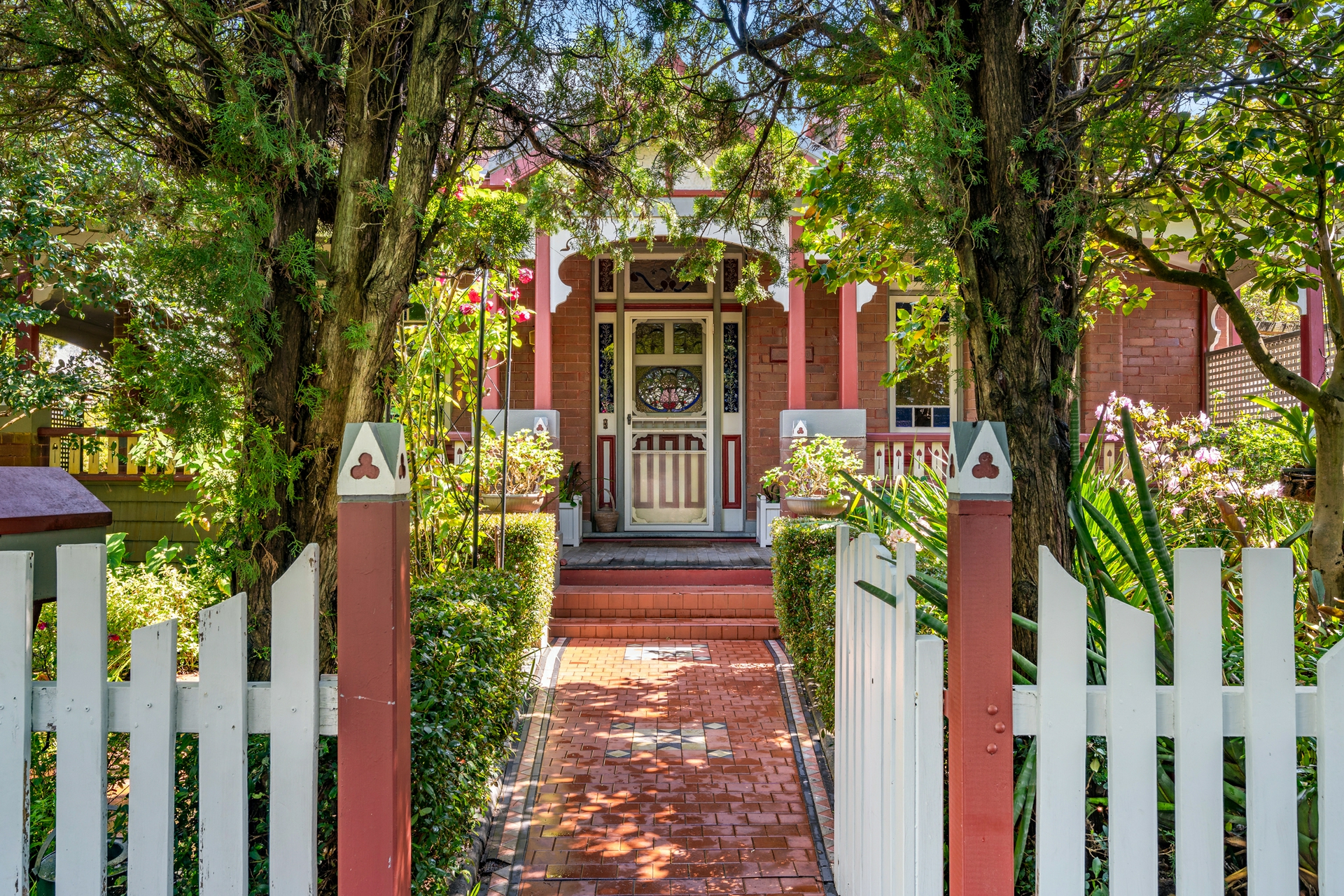 18 Queen Street, LORN