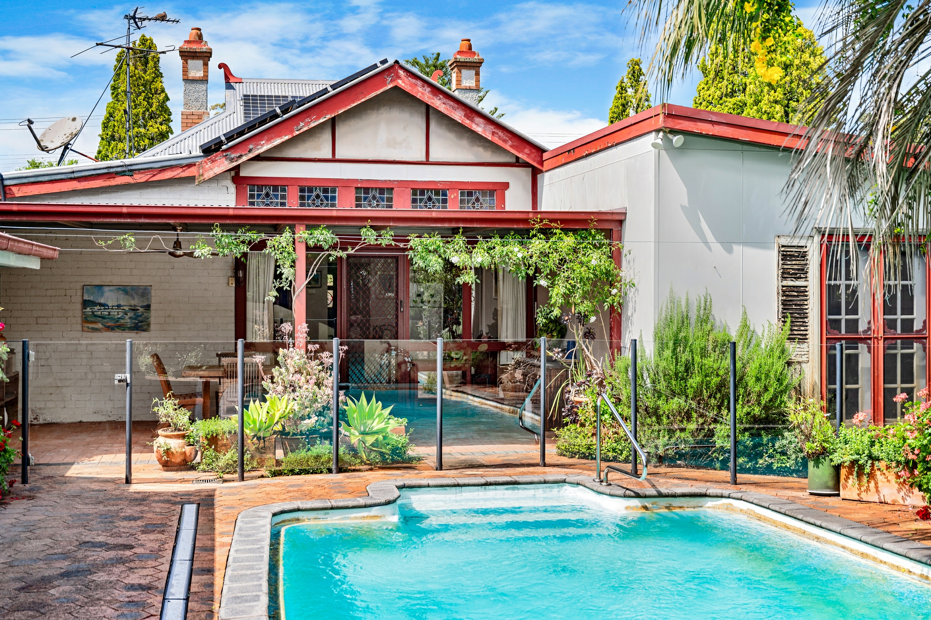 18 Queen Street, LORN