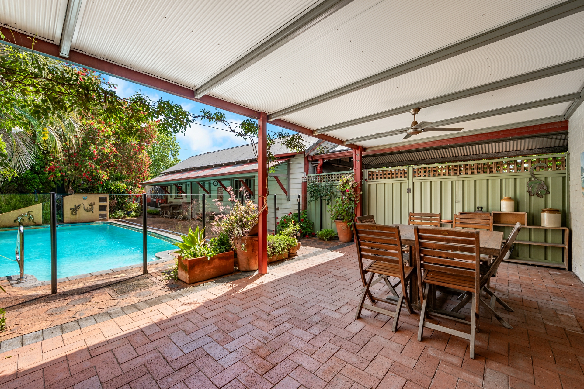 18 Queen Street, LORN