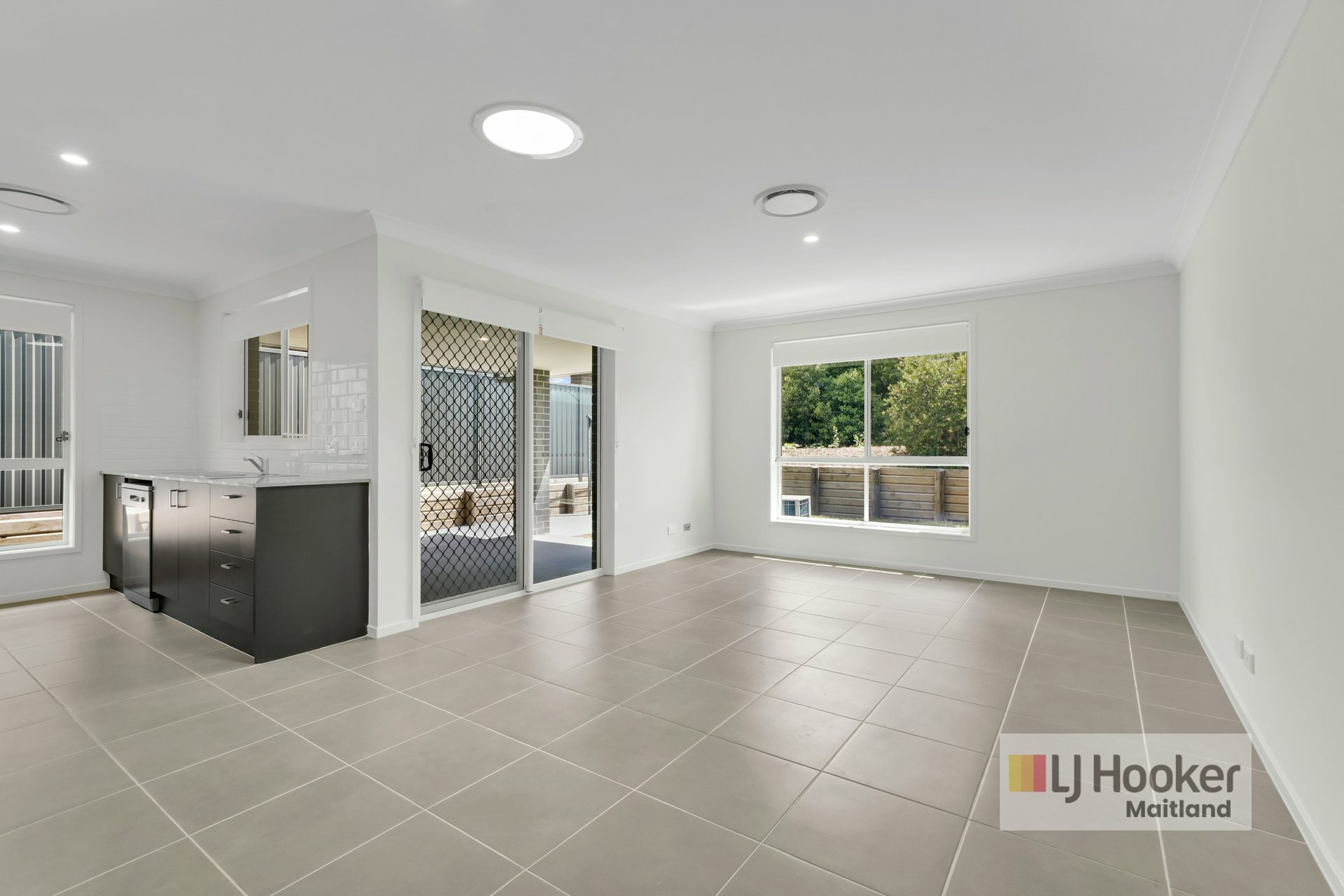 11 Tourmaline Drive, RUTHERFORD