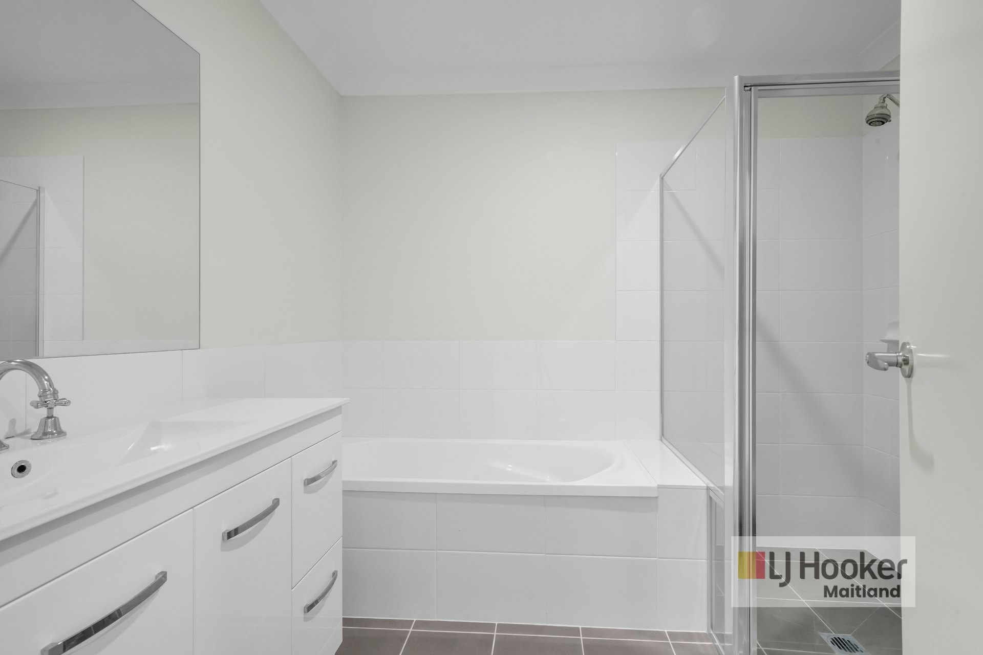11 Tourmaline Drive, RUTHERFORD