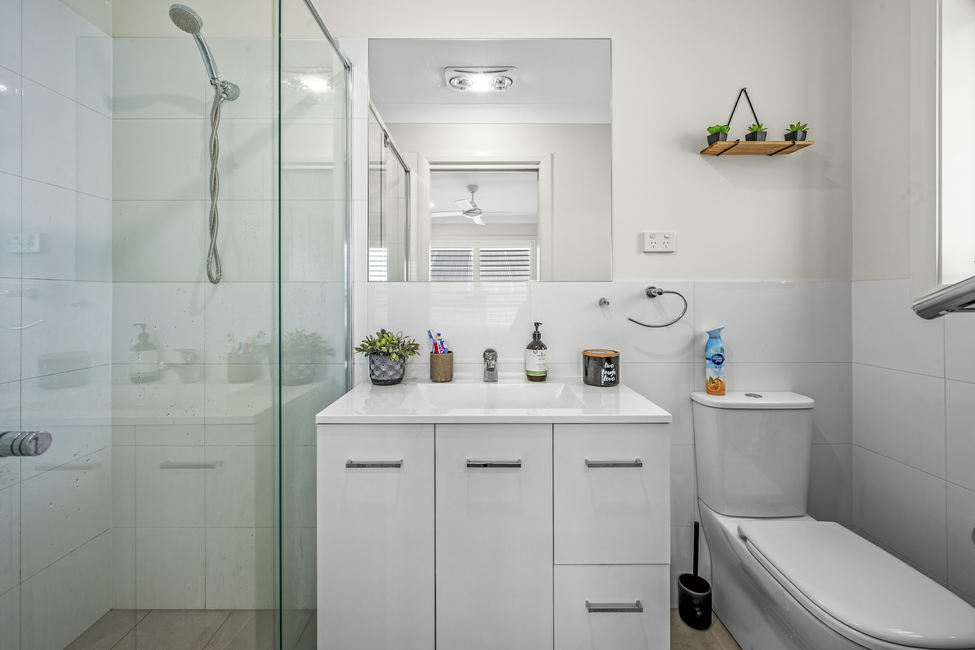 6 & 6a Ellesmere Street, THORNTON