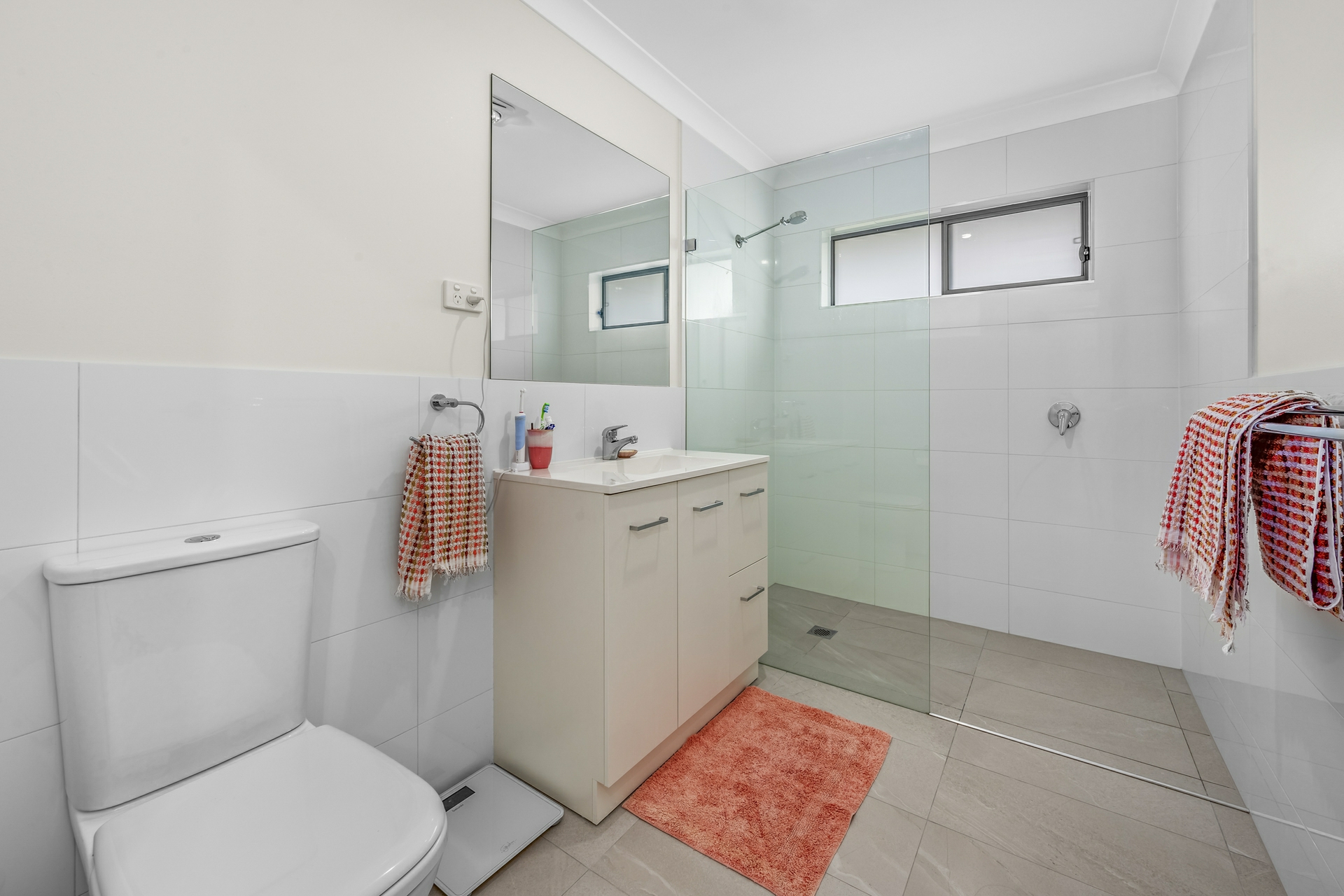 6 & 6a Ellesmere Street, THORNTON