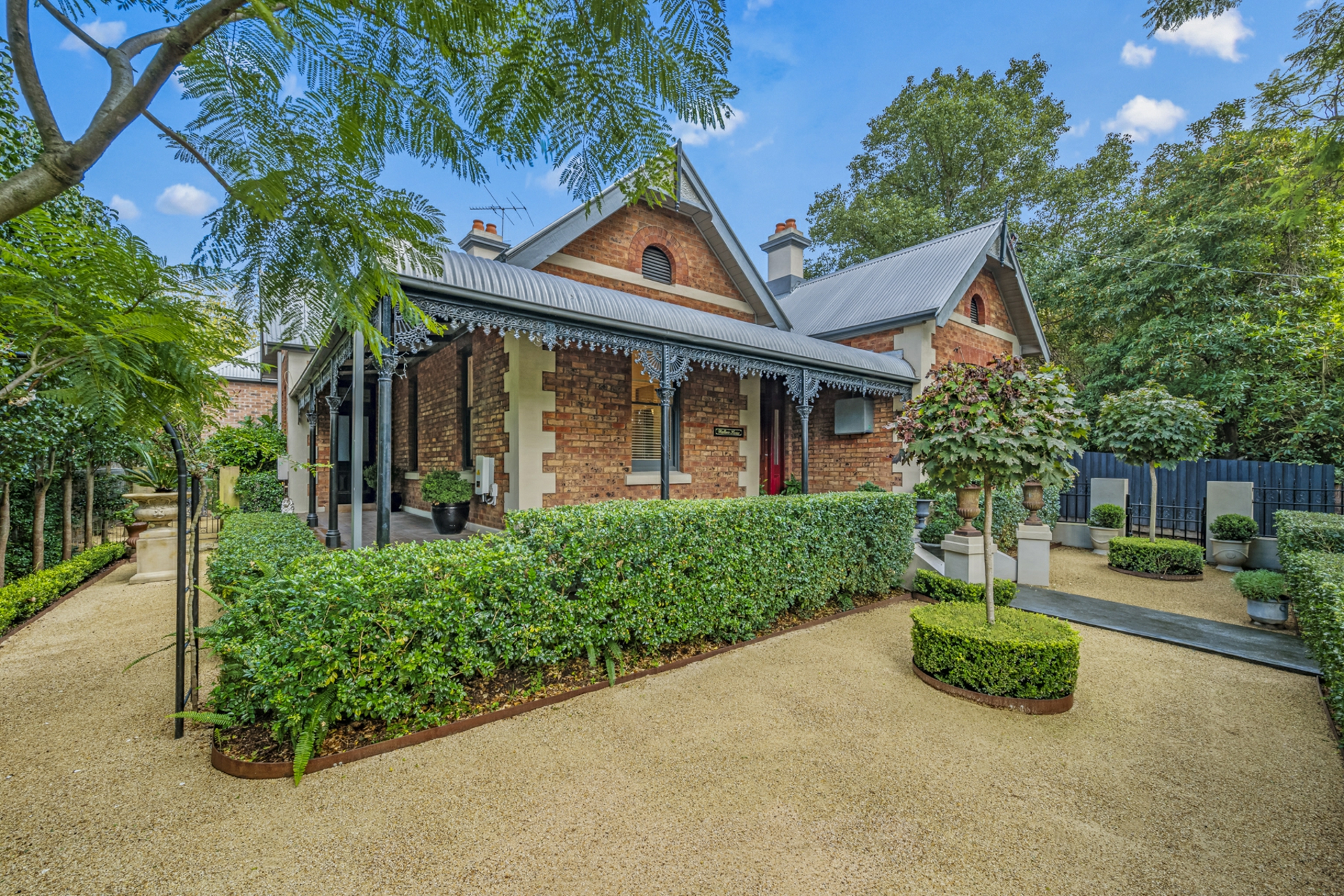 9 The Avenue, LORN