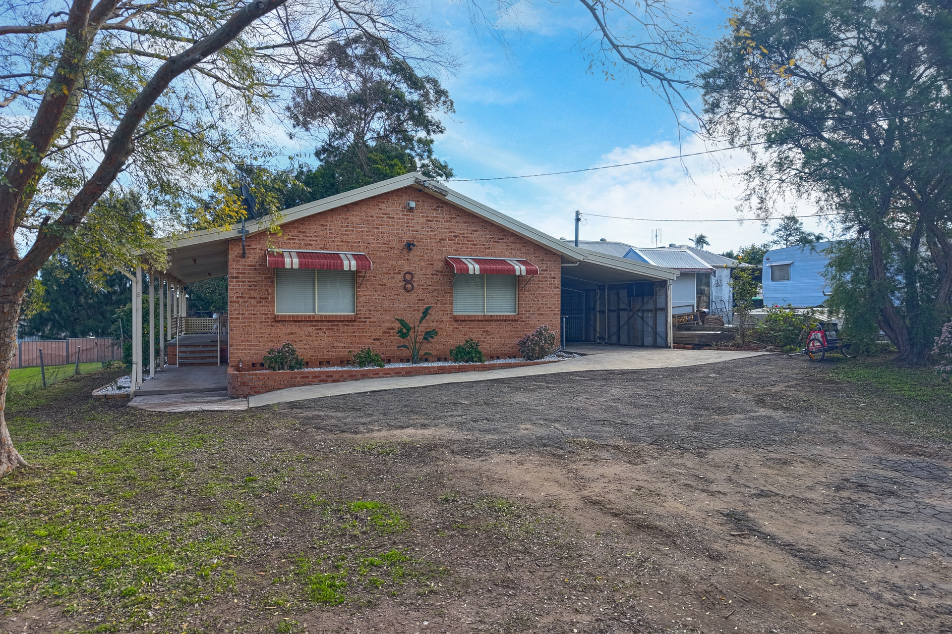 8 Leconfield Road — photo 15 of 18