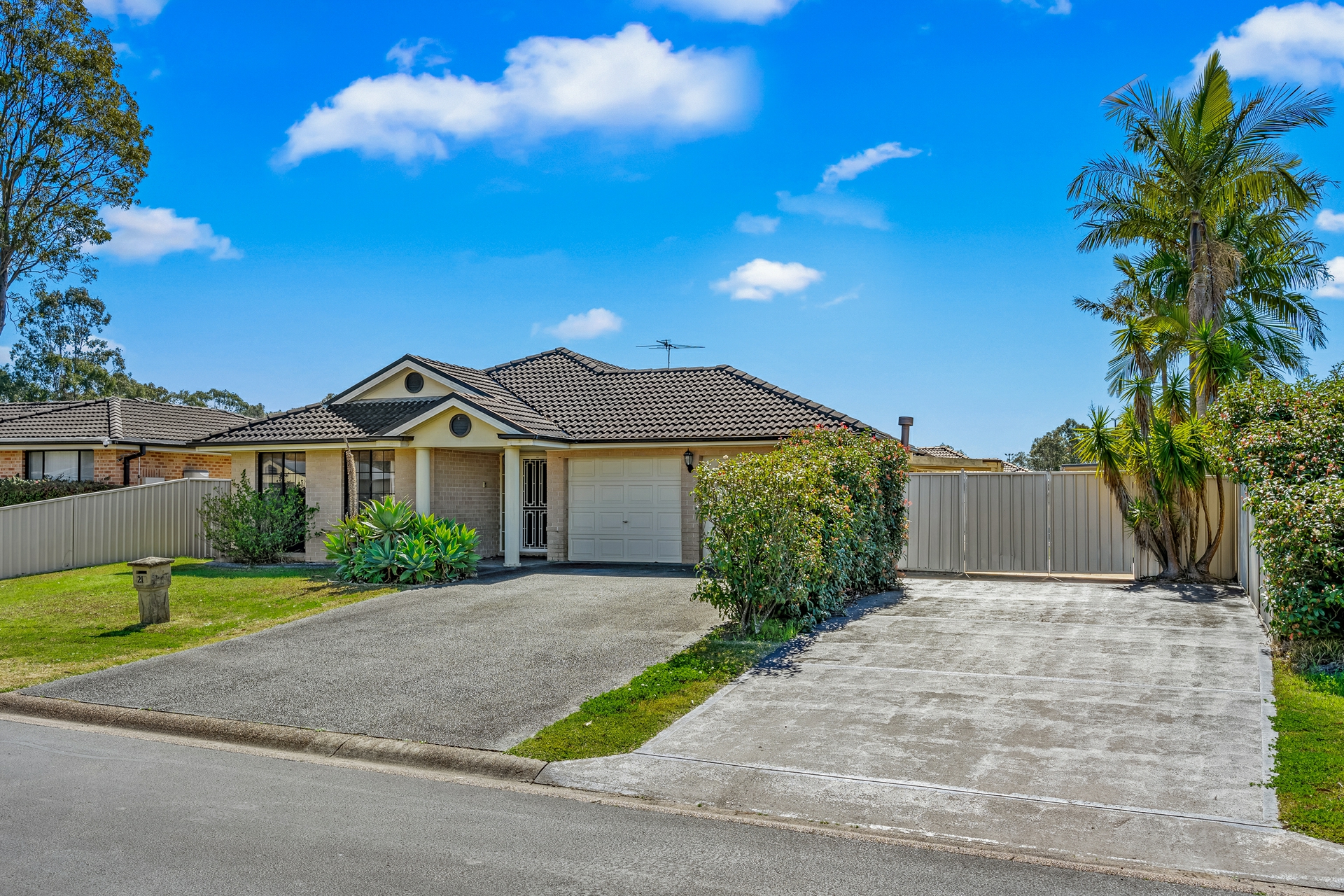 21 Drysdale Crescent — photo from LJ Hooker Maitland