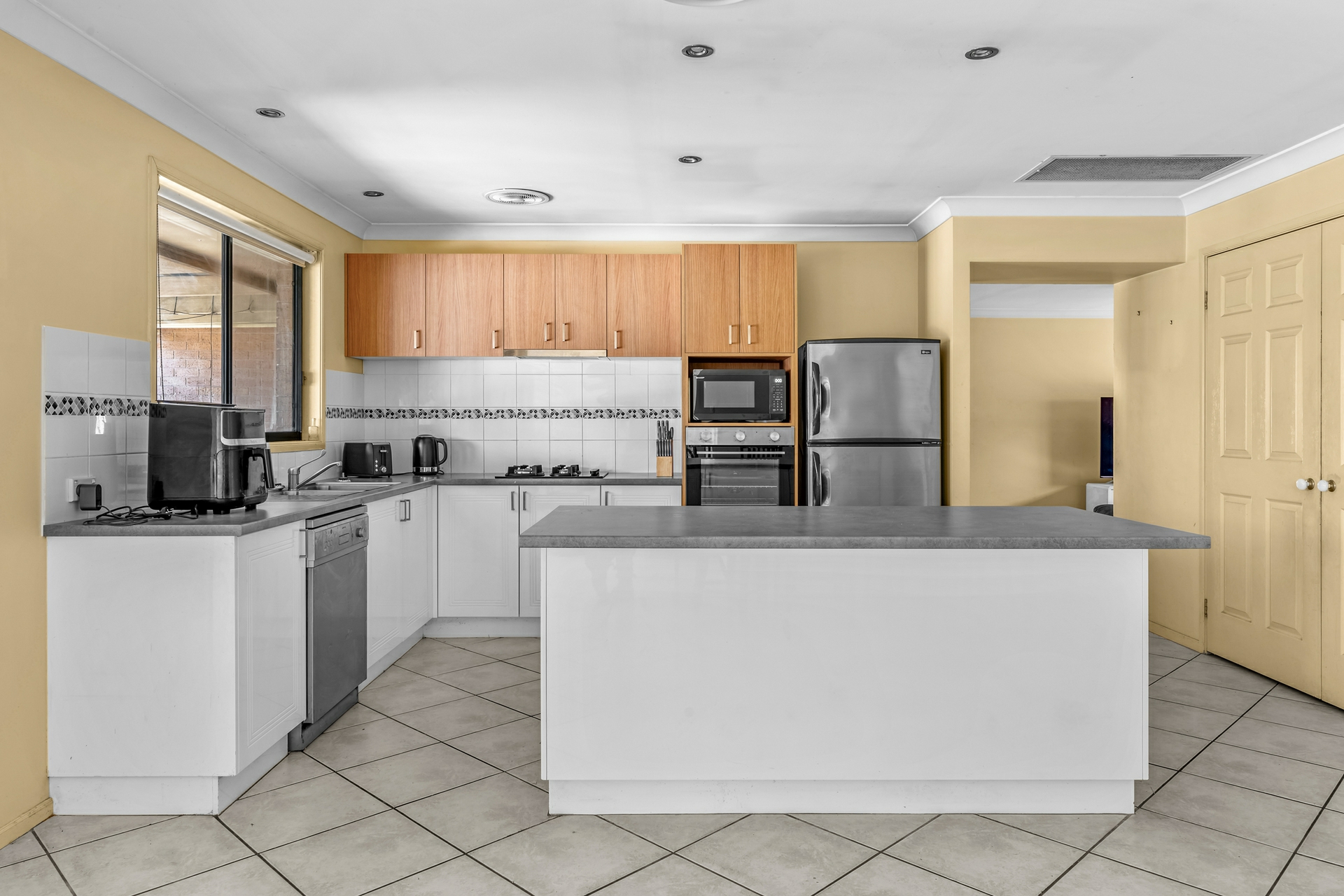 21 Drysdale Crescent — photo 4 of 30