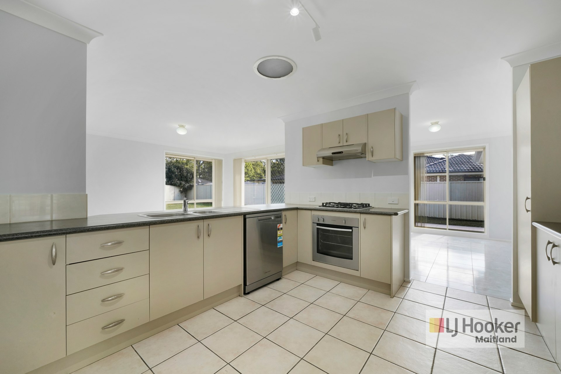 22 Drysdale Crescent — photo 6 of 15