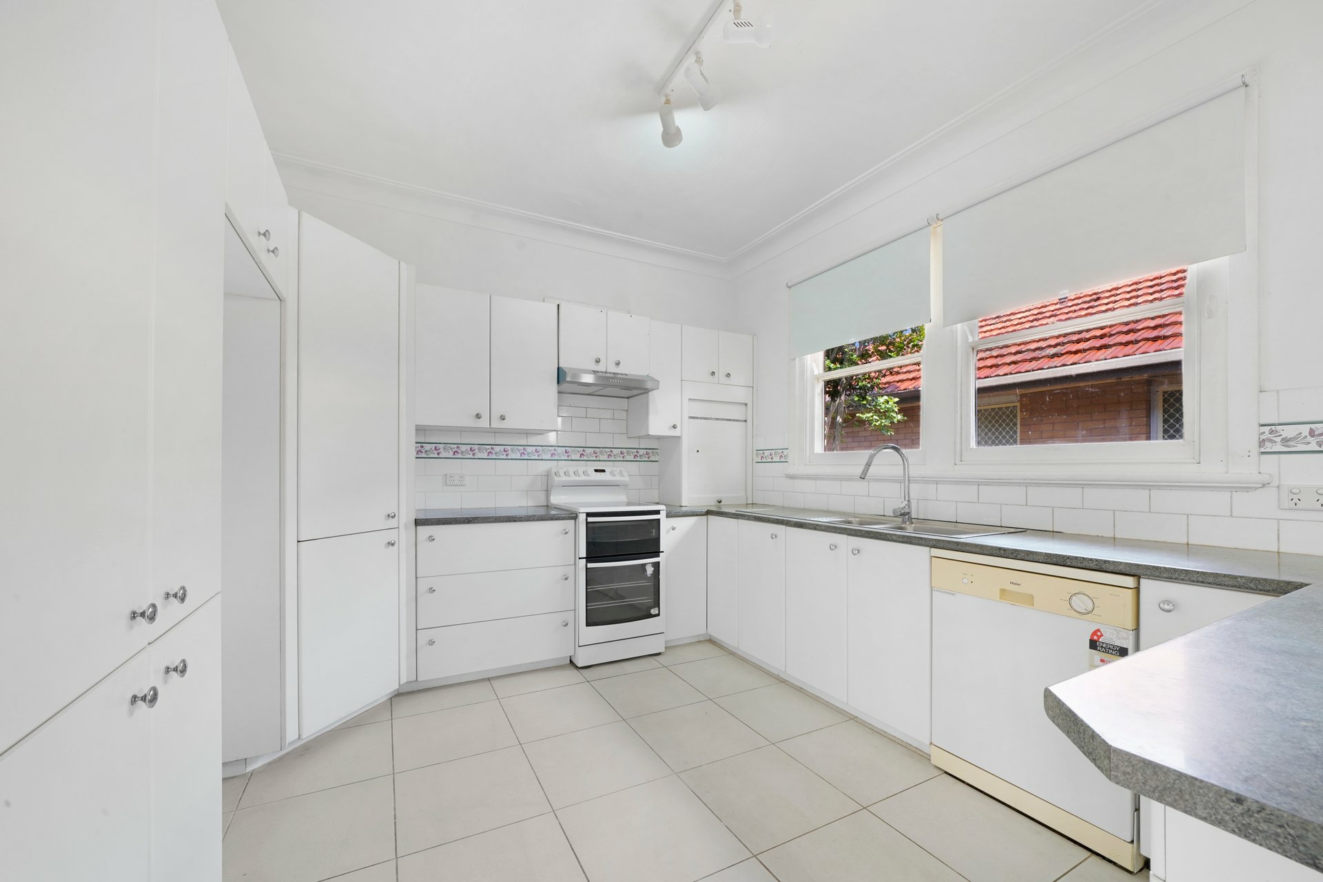 6 Blackwood Avenue — photo 3 of 8