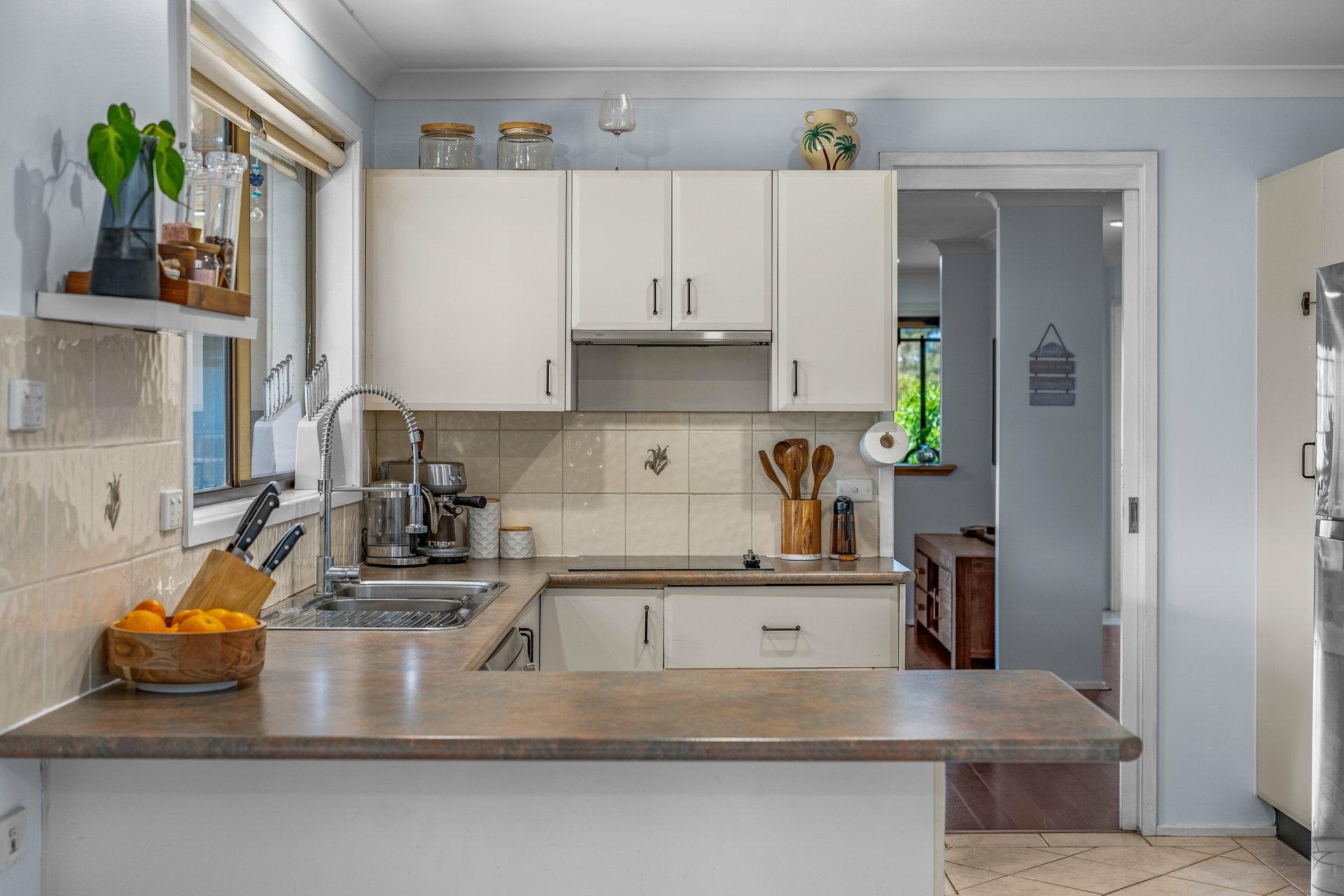 27 Lindeman Street — photo 4 of 24