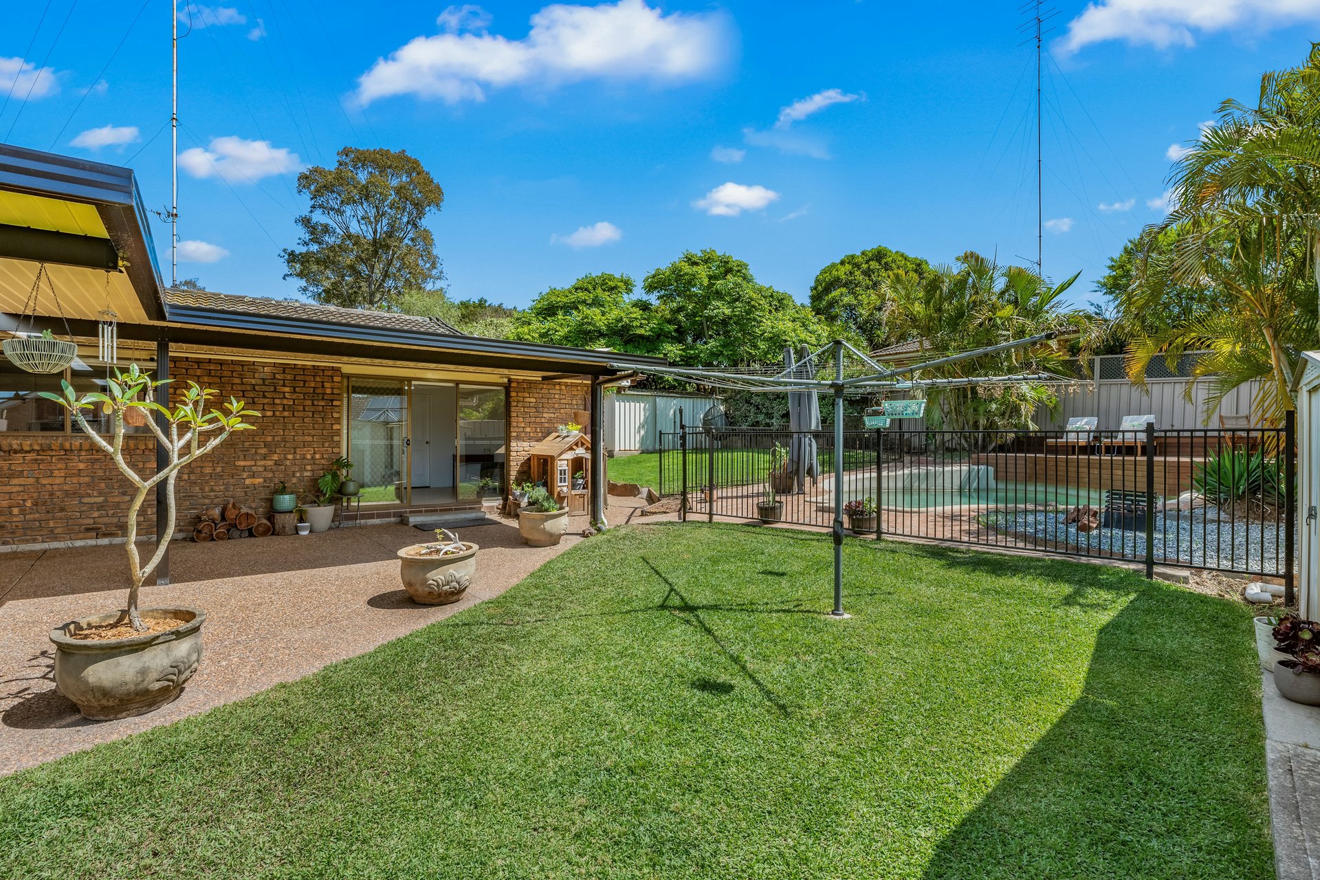 27 Lindeman Street — photo 15 of 24