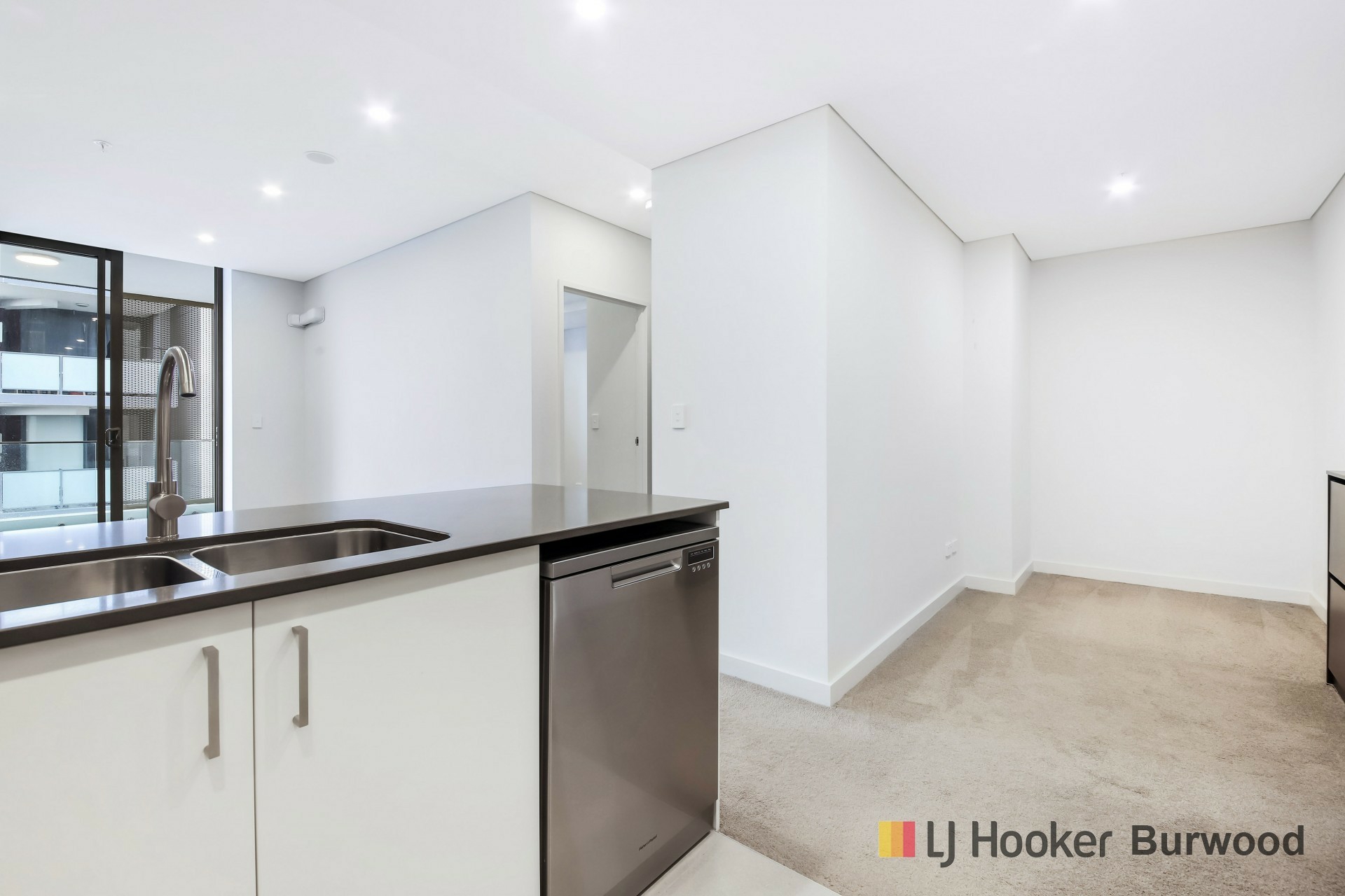 702/23-25 Churchill Ave, STRATHFIELD