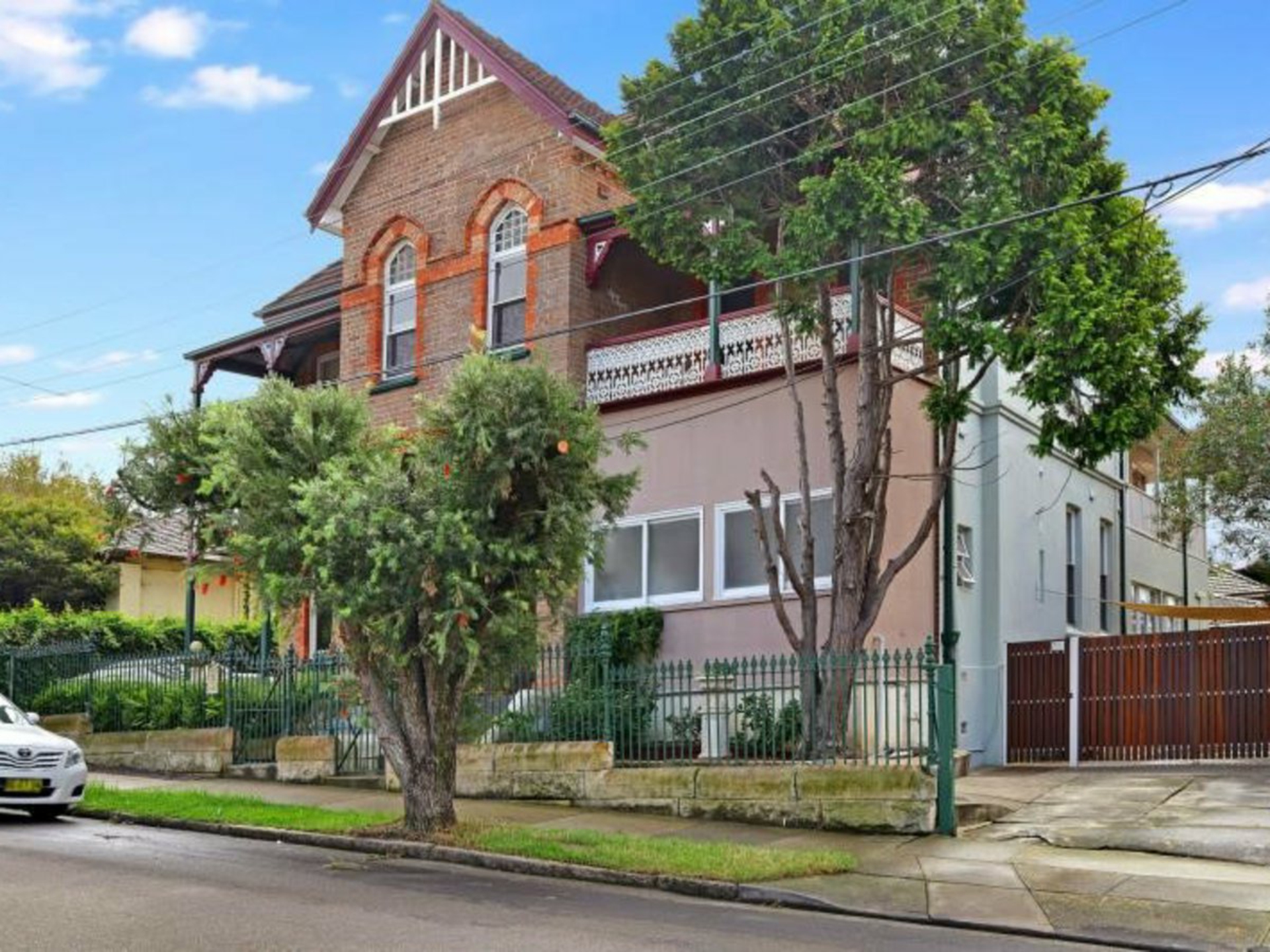 2/1 Gladstone Street, BURWOOD