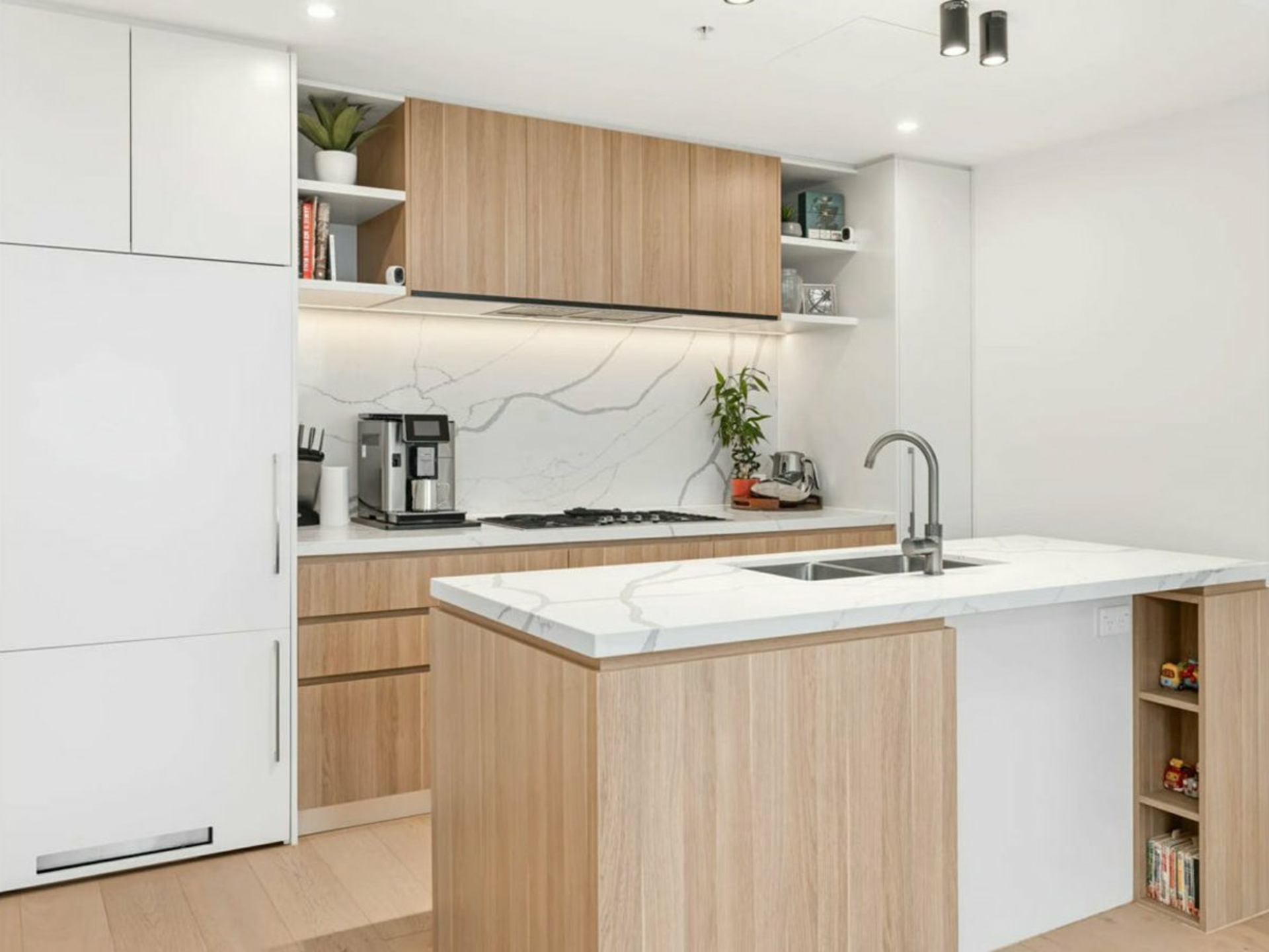 16/1B Gloucester Avenue, Burwood