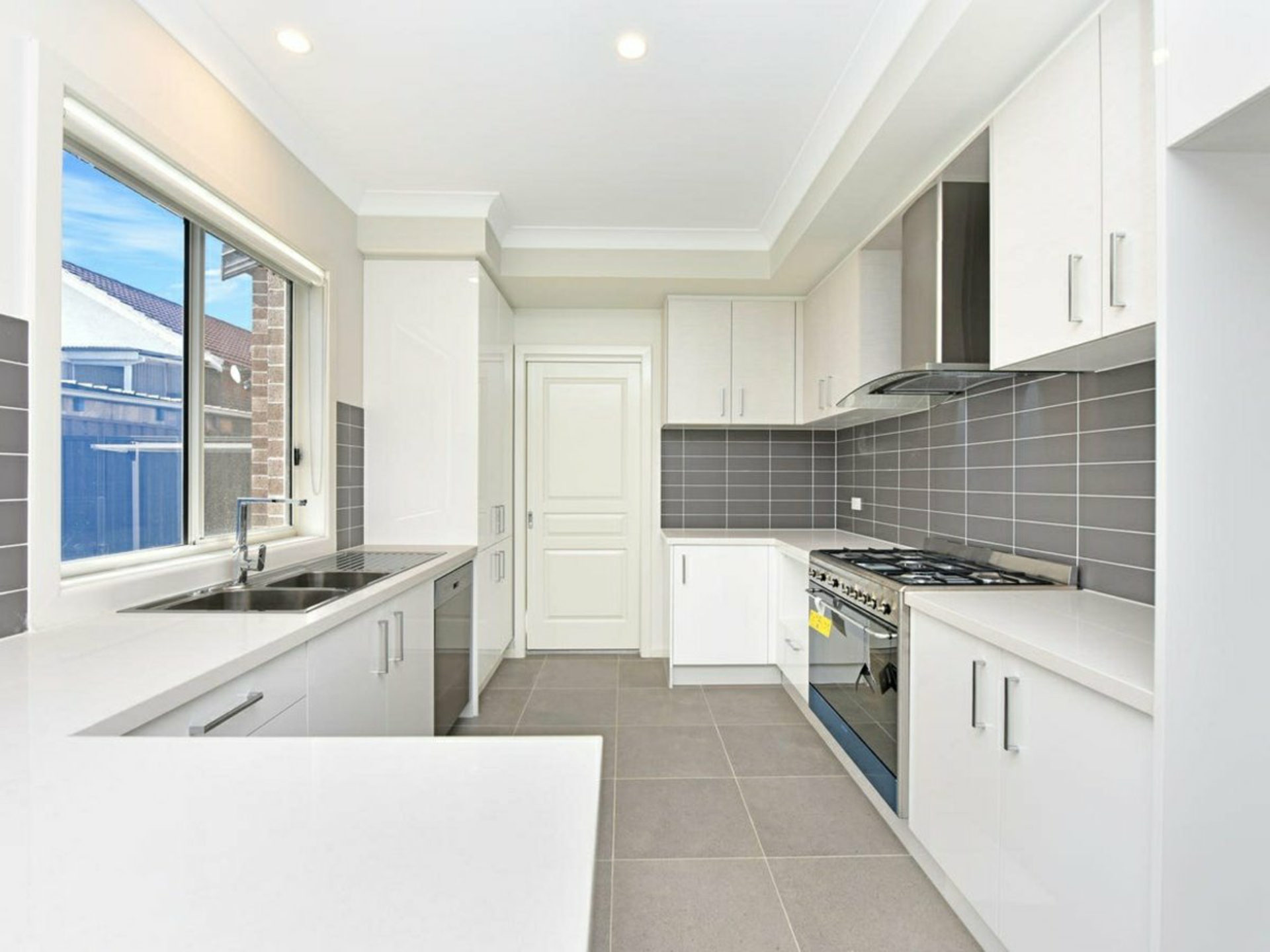 20 Nicholas Street — photo 4 of 6