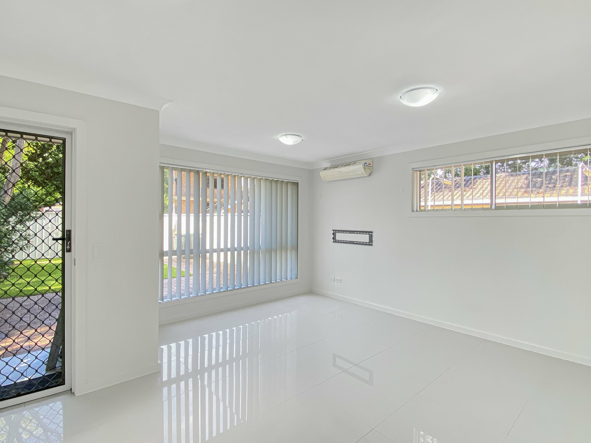 21B Blackwall Point Road — photo 2 of 7