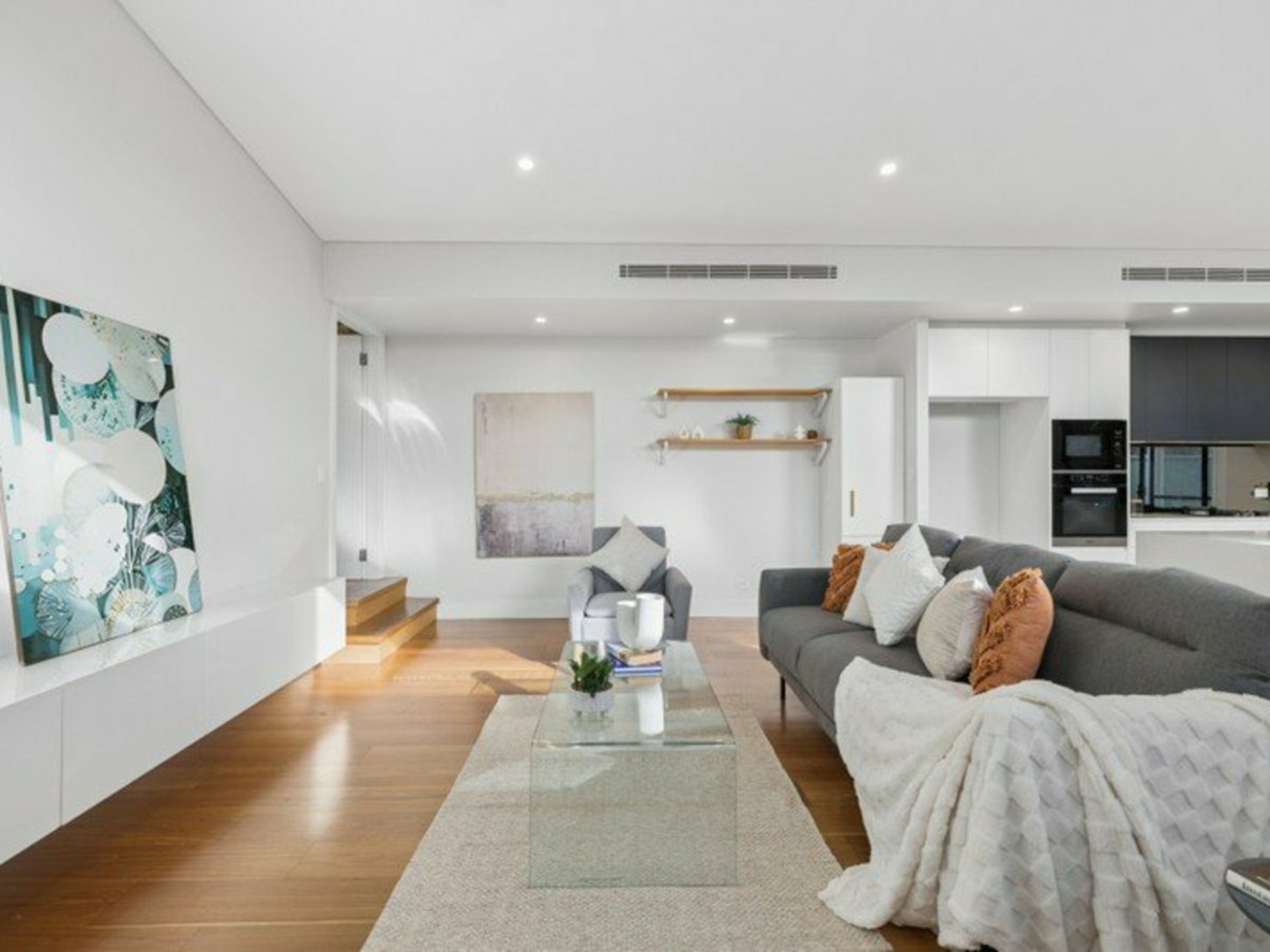 17 Royce Avenue — photo 3 of 12