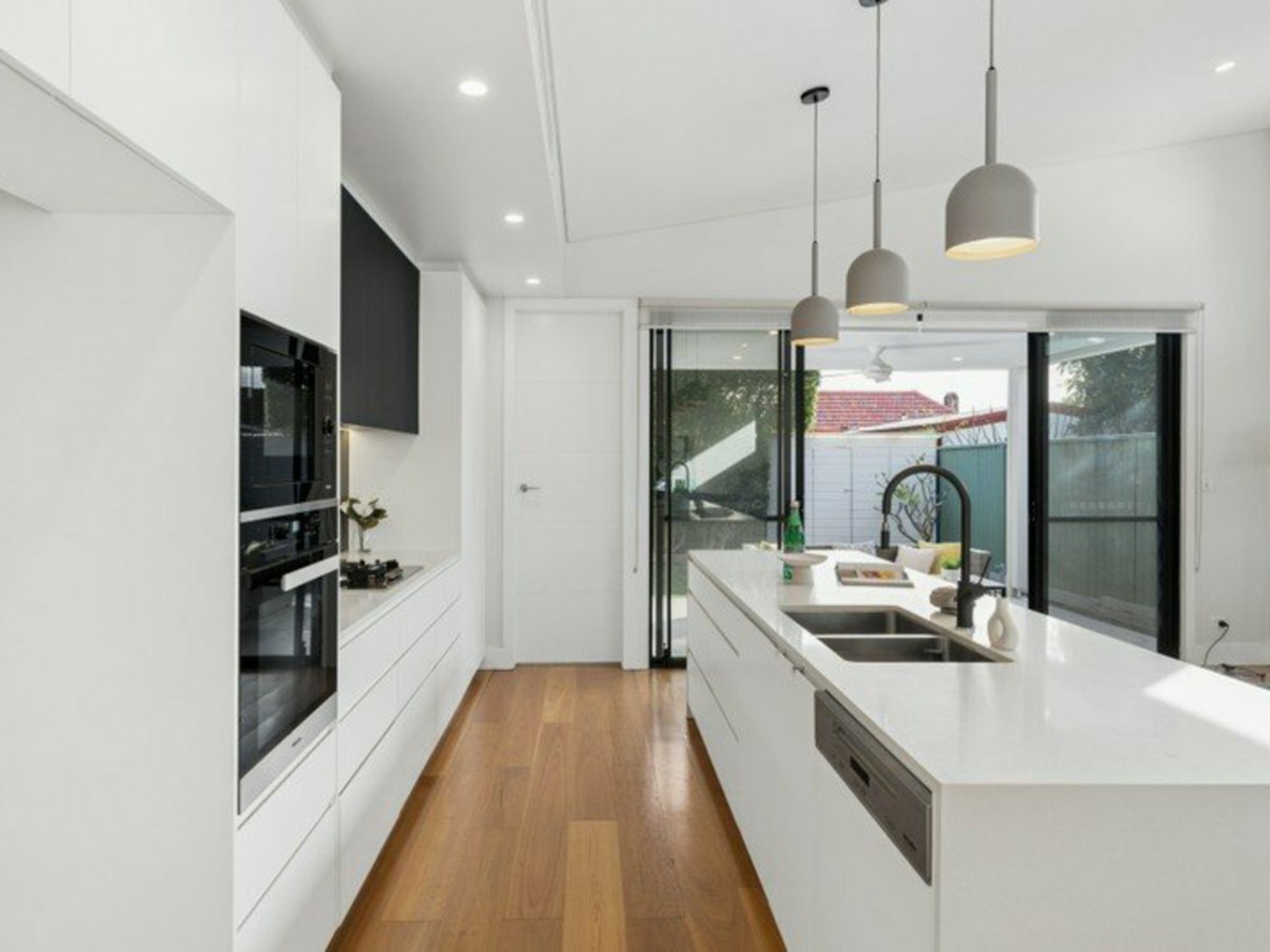 17 Royce Avenue — photo 4 of 12