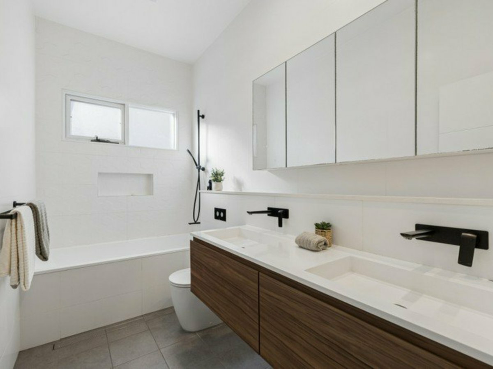 17 Royce Avenue — photo 6 of 12