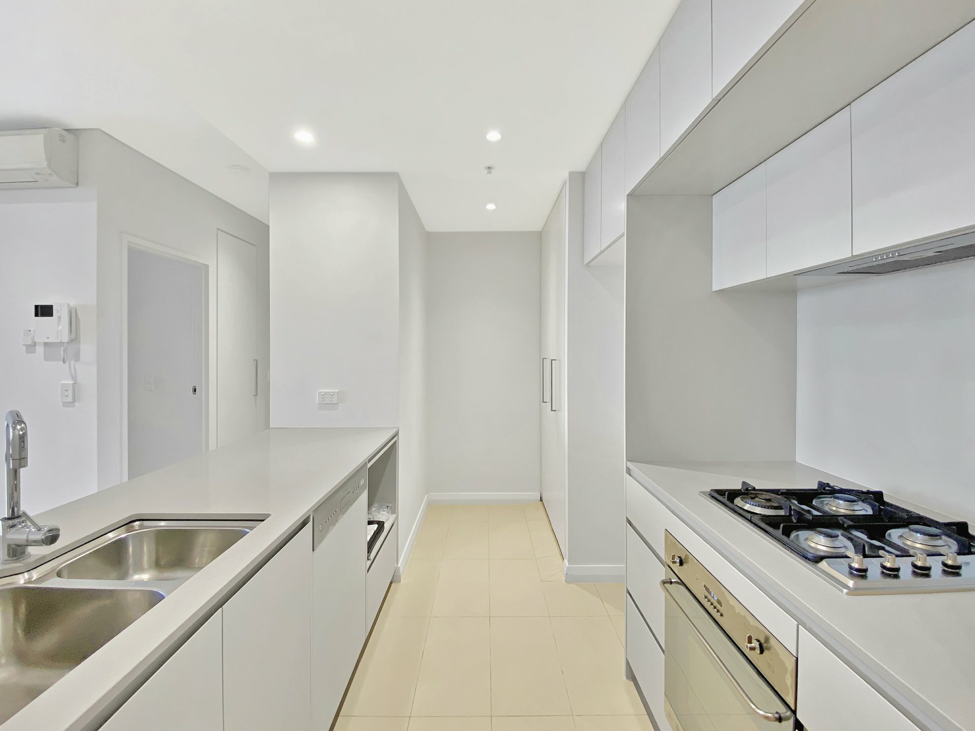 B1709/29 Belmore Street — photo 3 of 11
