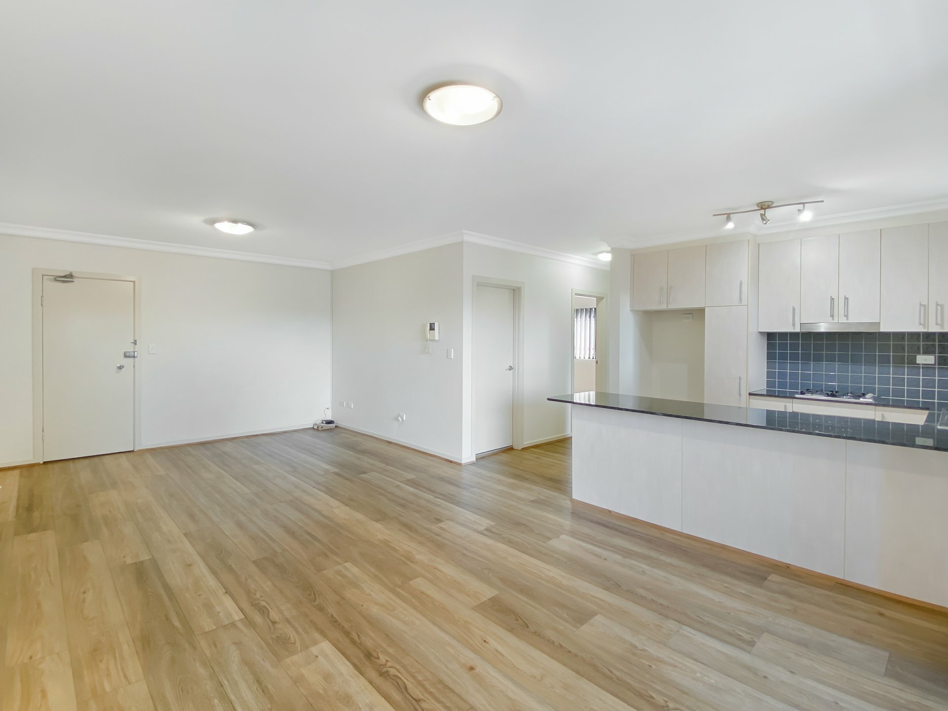 16/38-40 Meryla Street — photo 2 of 6