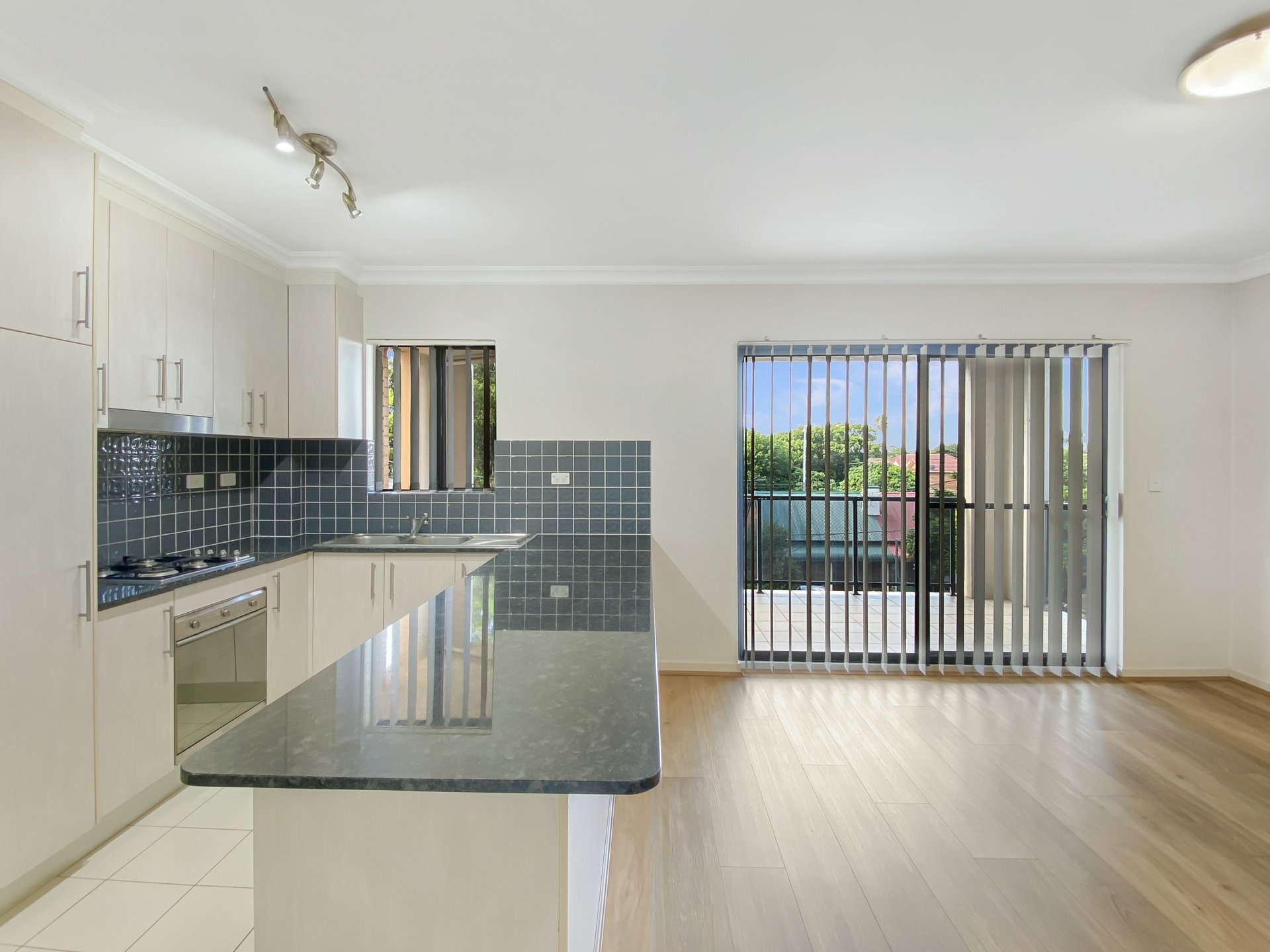 16/38-40 Meryla Street — photo 3 of 6