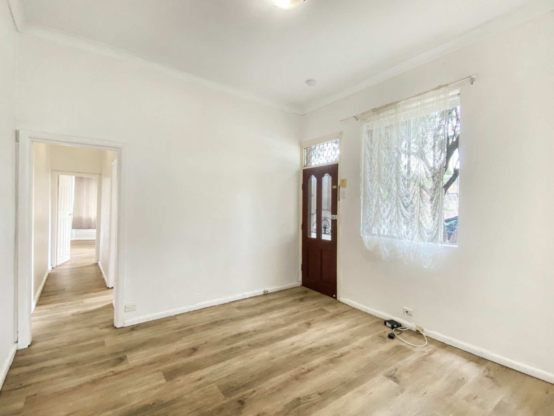 15 Albert Crescent — photo 2 of 11