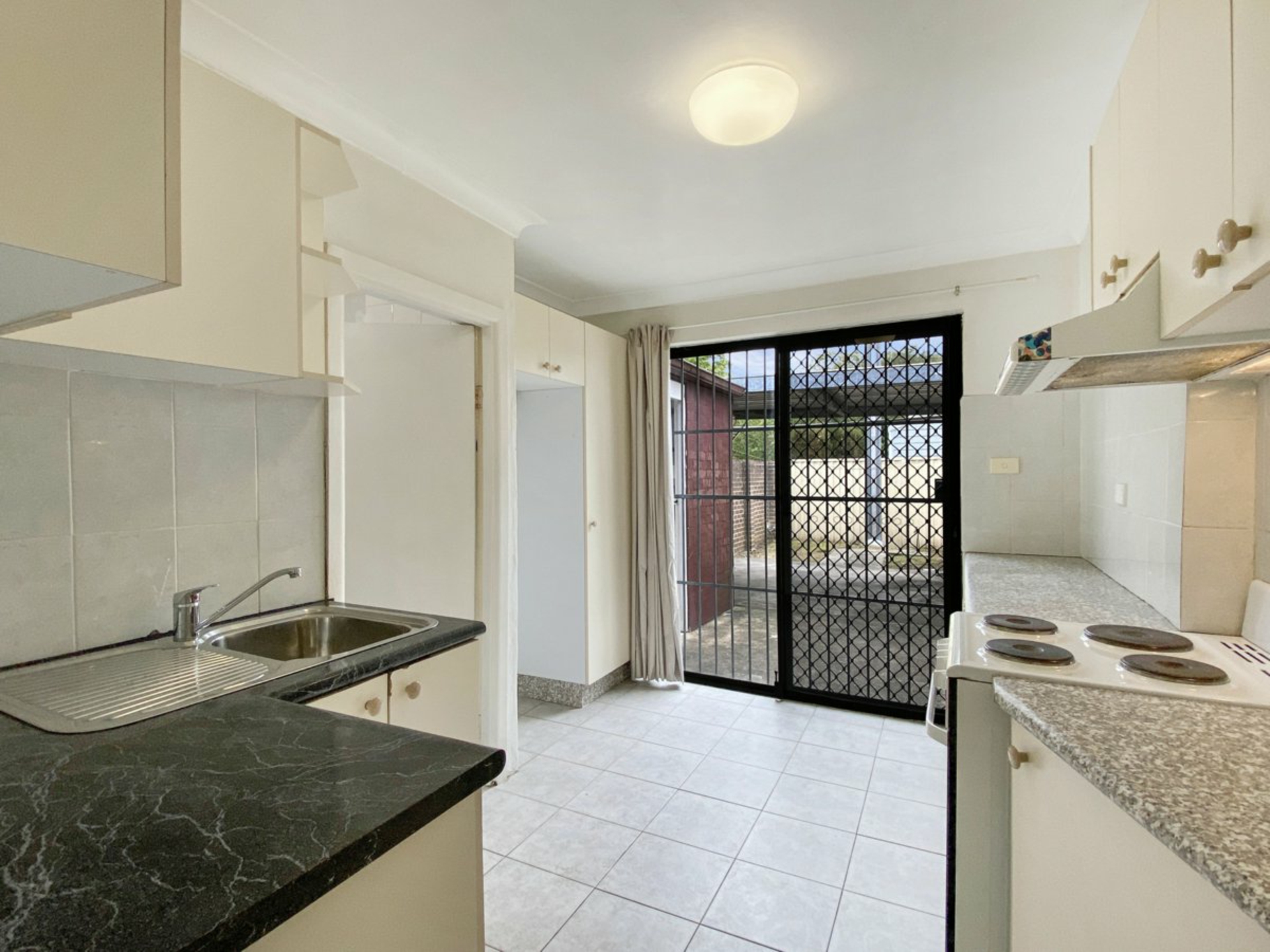 15 Albert Crescent — photo 3 of 11
