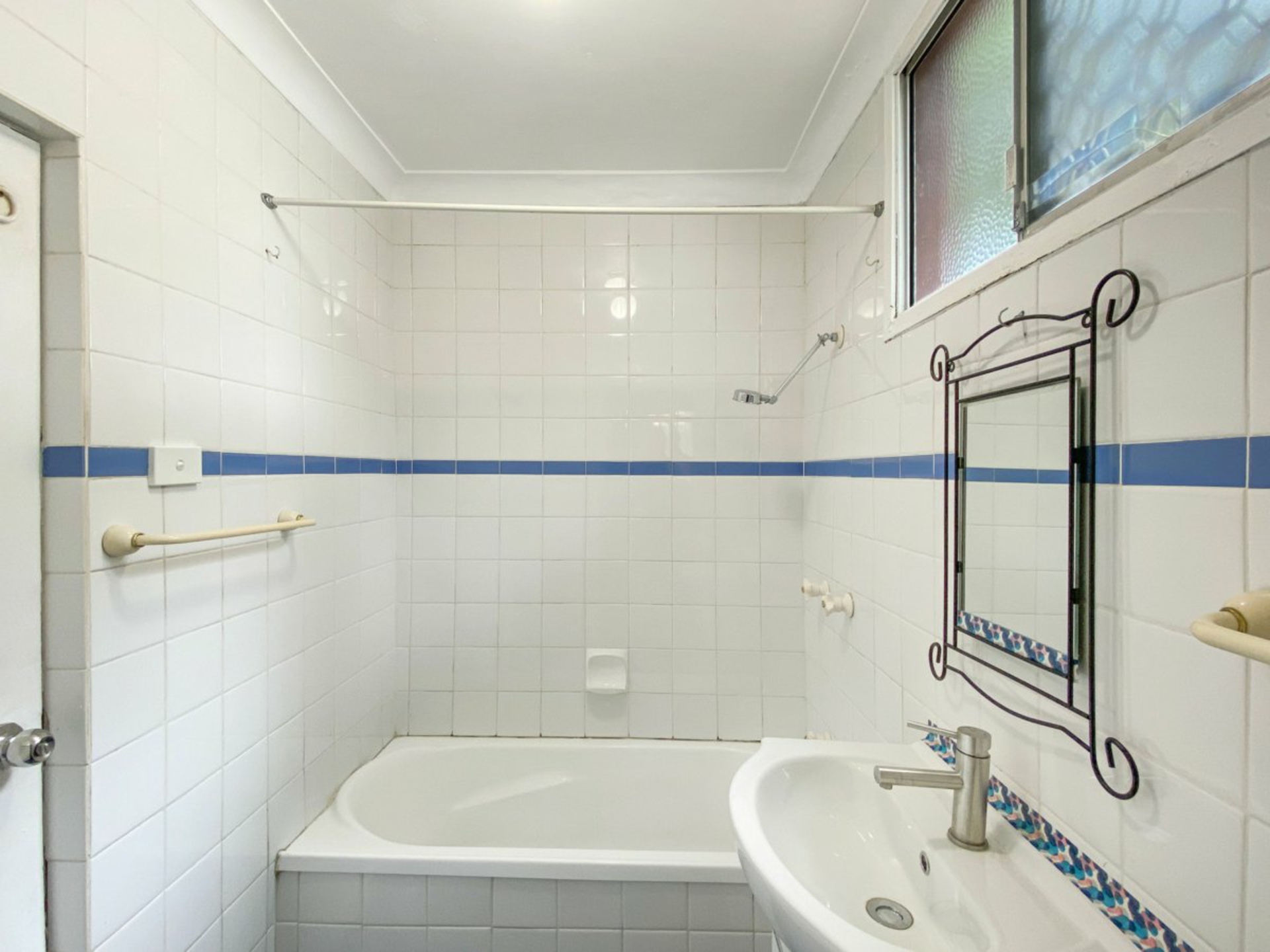15 Albert Crescent — photo 5 of 11